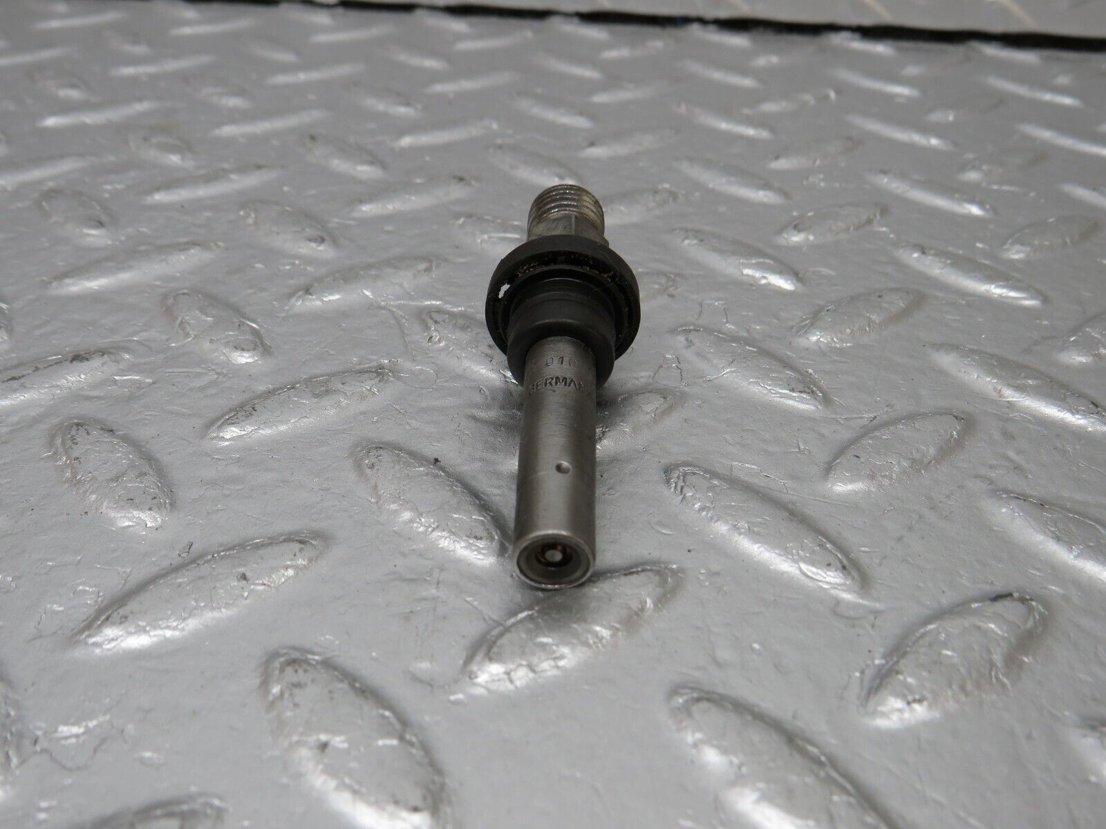 34124 Mercedes-Benz W124 260E Fuel Injector Bosch 0437502010