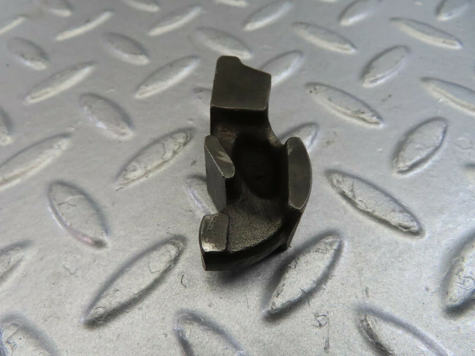 9860 Mercedes-Benz C123 280CE Coupe Valve Rocker Arm With Retaining Spring