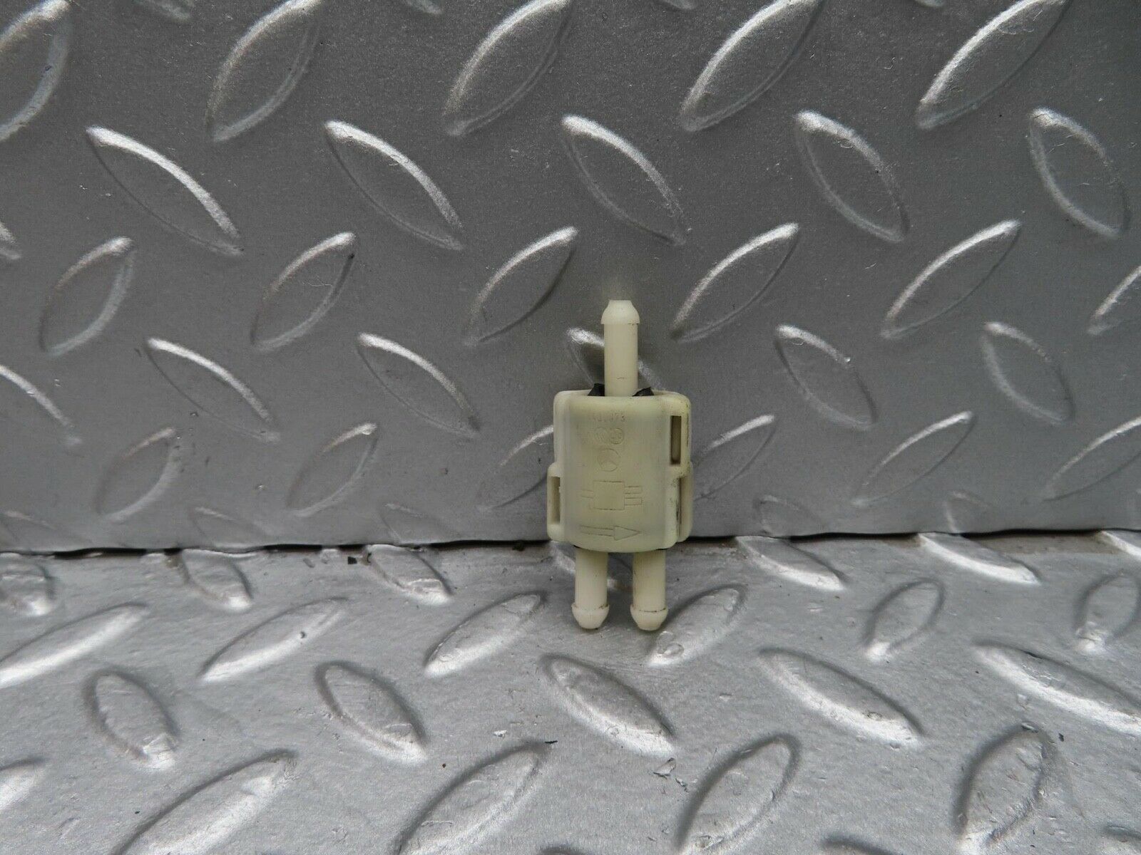 12005 Mercedes-Benz R129 300SL Coupe Windscreen Washer Fluid Distributor