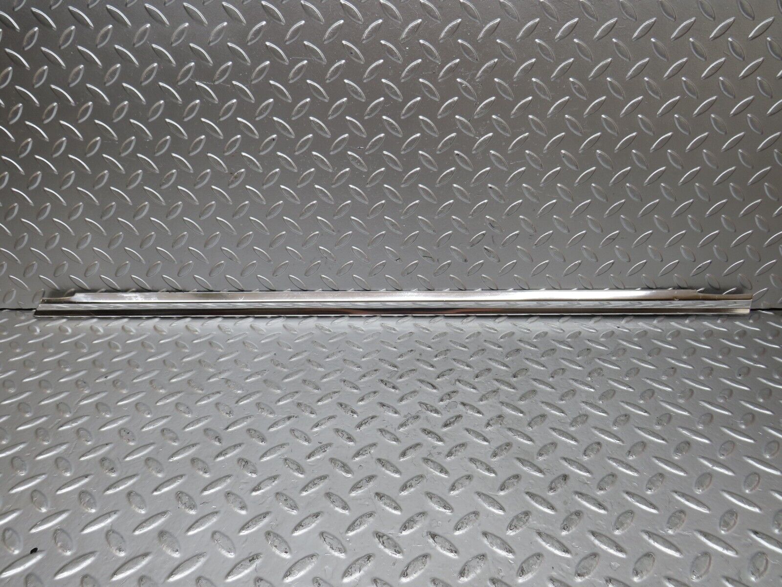 26406 Mercedes-Benz W116 450SE Front Left Door Chrome Trim