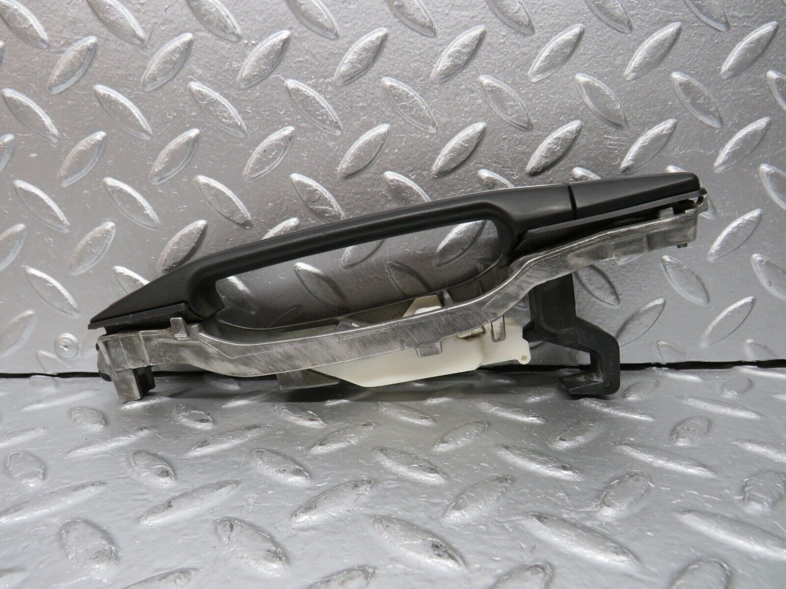 31373 Mercedes-Benz S124 220TE Rear Left Exterior Door Handle