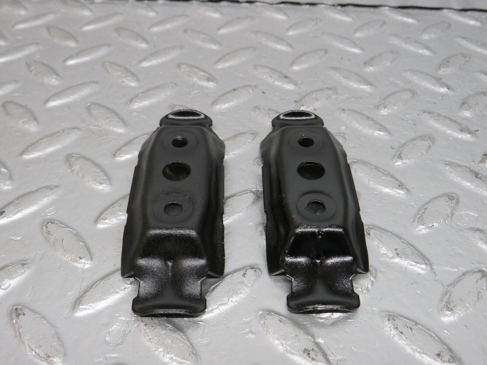 39649 Mercedes-Benz R129 320SL Coupe Fuel Pump Fuel Filter Holder Bracket