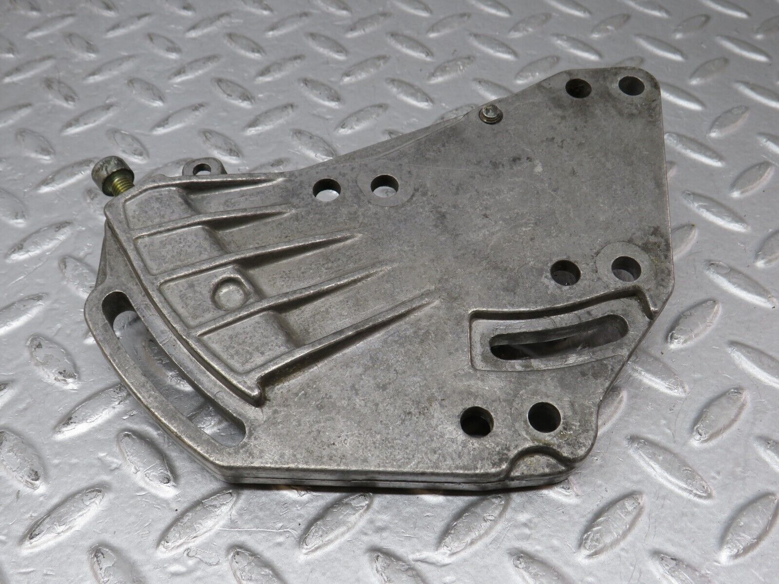 36259 Mercedes-Benz W126 420SE Power Steering Pump Tensioner Bracket 1174661241