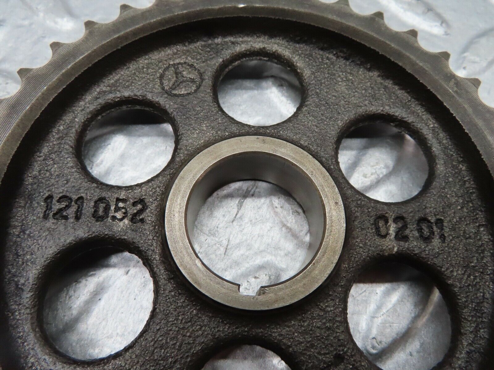 18071 Mercedes-Benz W123 200 Camshaft Timing Gear 1210520201