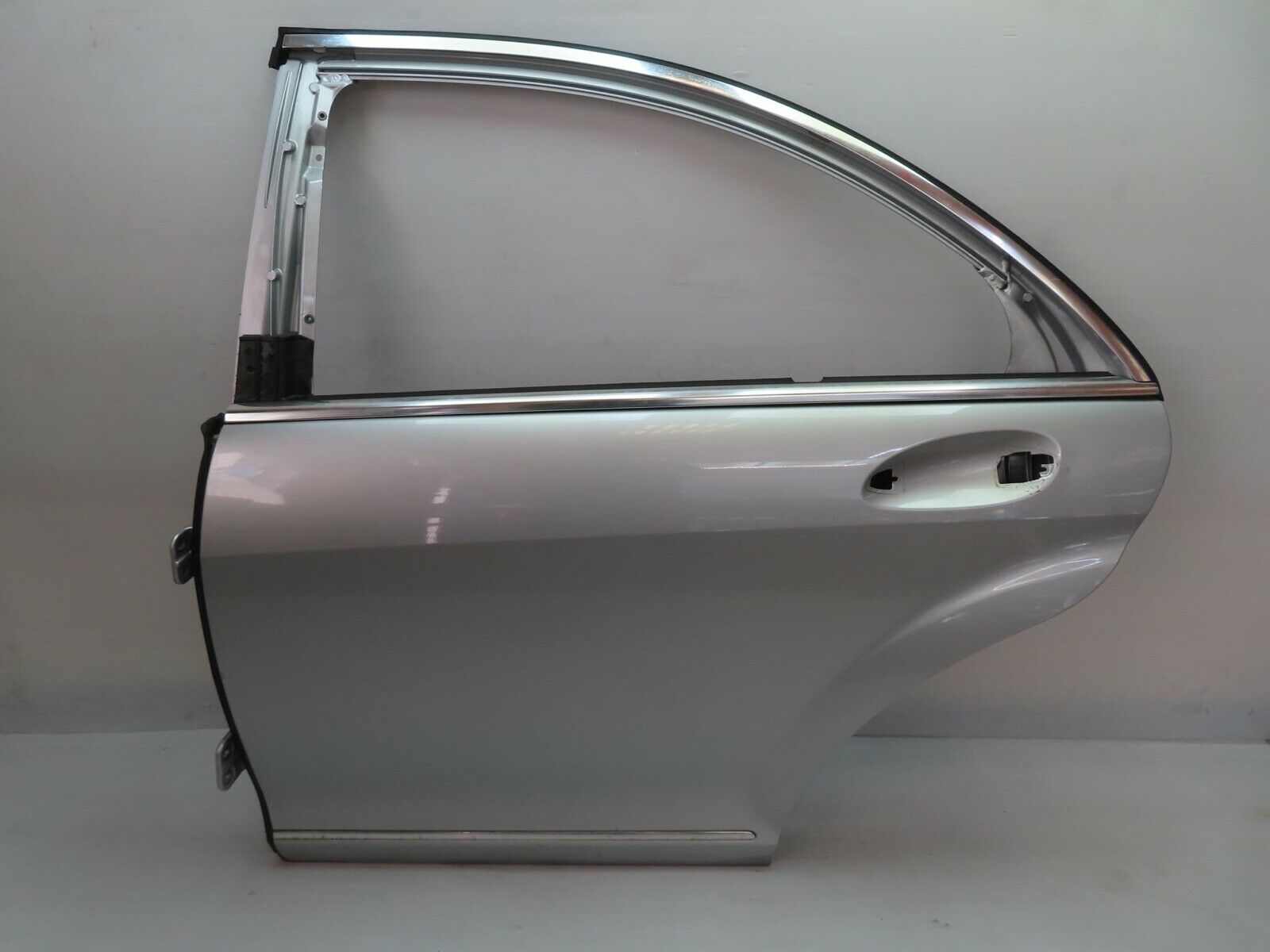 11242 Mercedes-Benz W221 S320 Rear Left Door