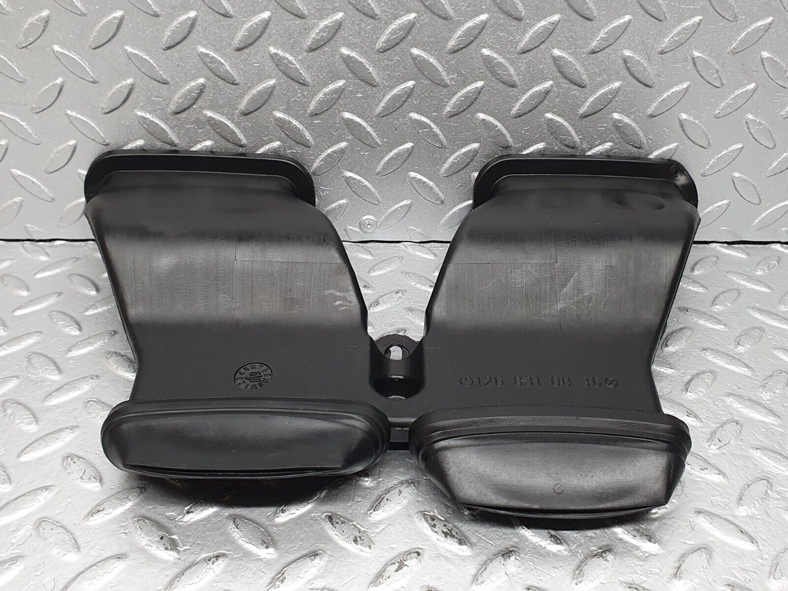 41145 Mercedes-Benz W126 300SE Dashboard Centre Air Vent 1268310036 1269970181