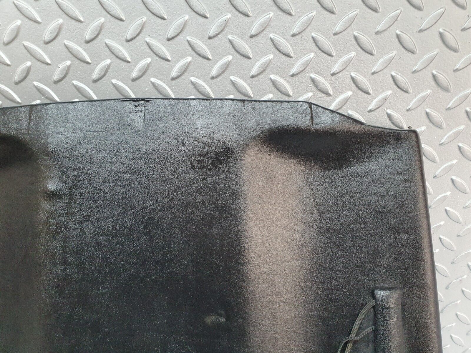 40806 Mercedes-Benz W123 300D Front Right Seat Rear Cover Black