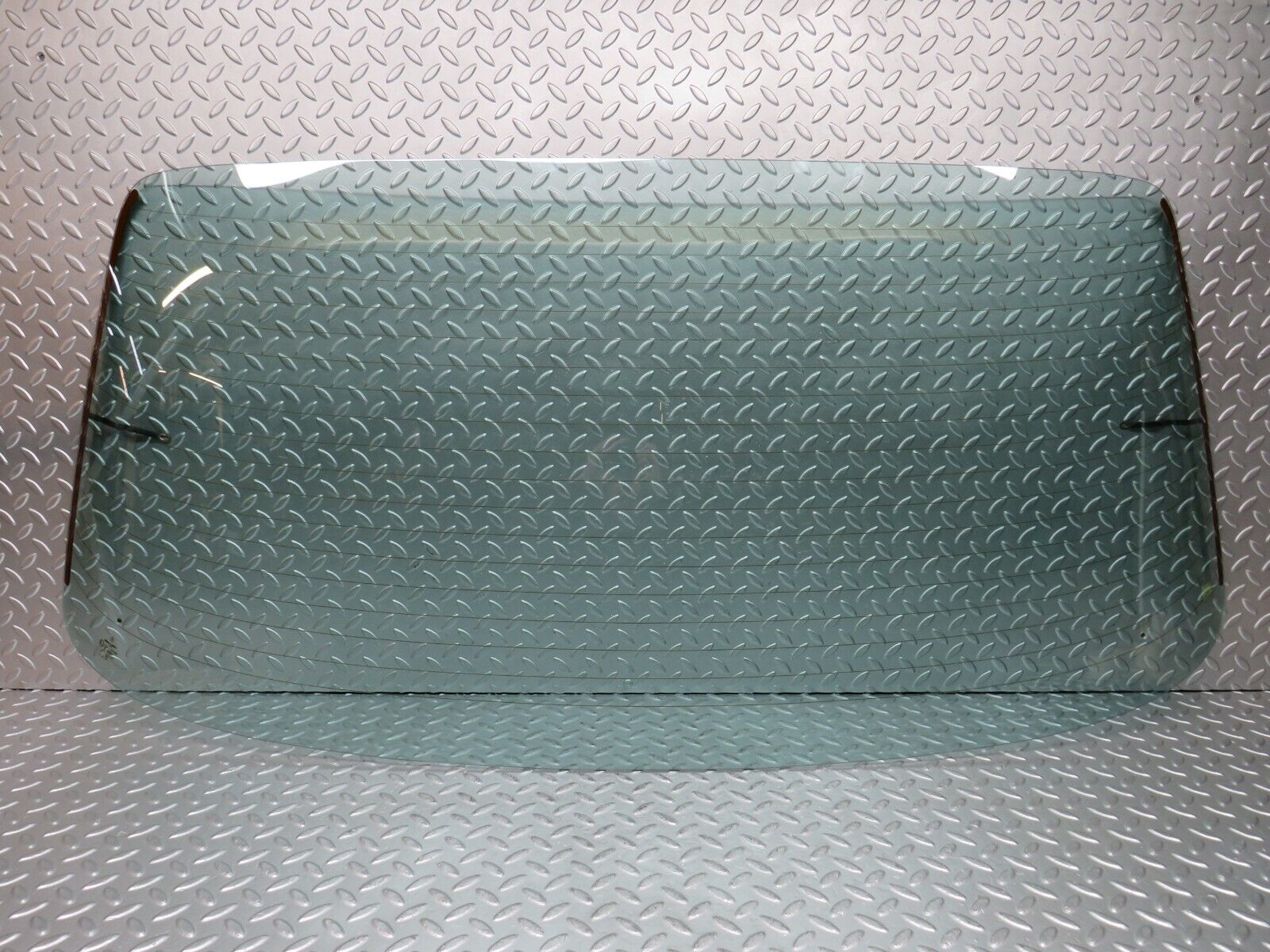 29820 Mercedes-Benz W123 230E Rear Heated Windscreen Glass