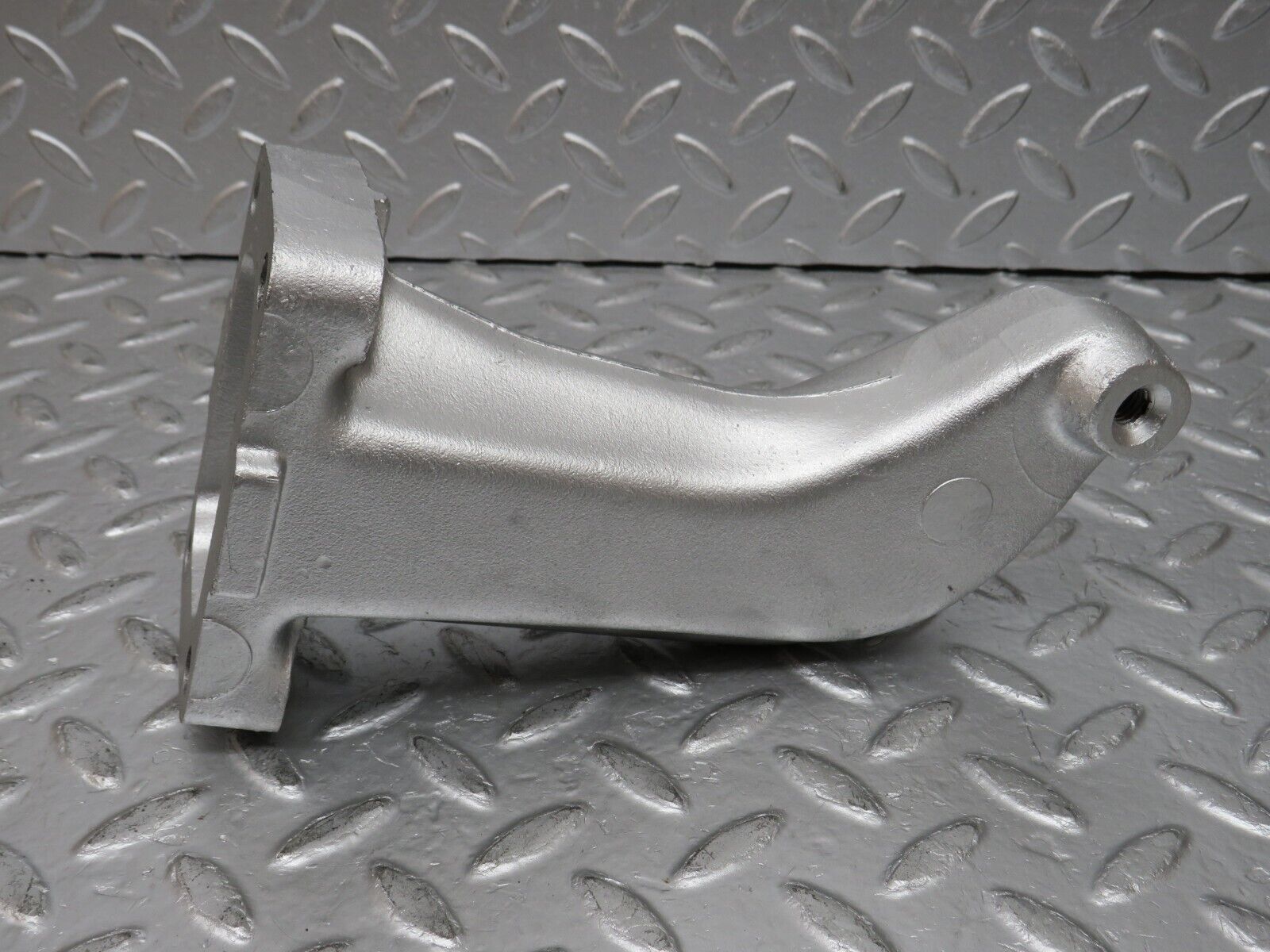 0876 Mercedes-Benz W123 240D Engine Mount Bracket Right Side 6152231404