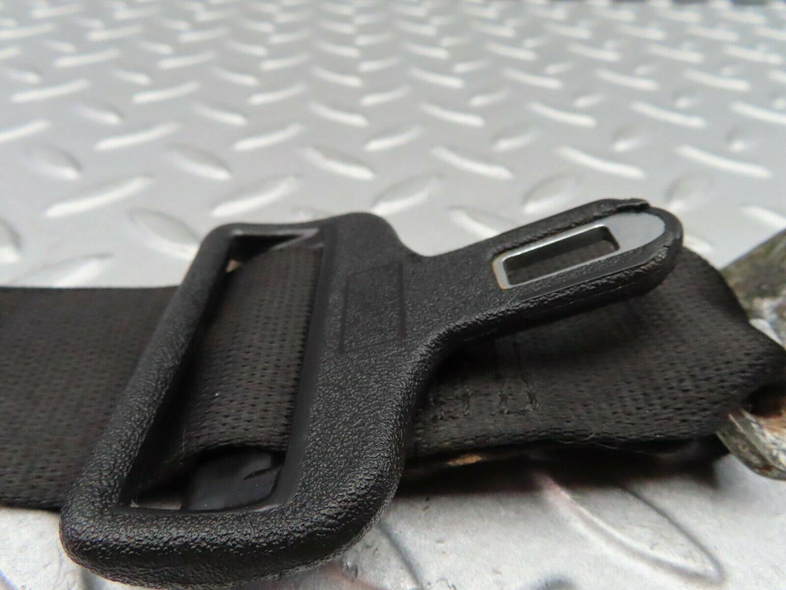 6189 Mercedes-Benz W126 380SE Rear Right Seat Belt 1268600585