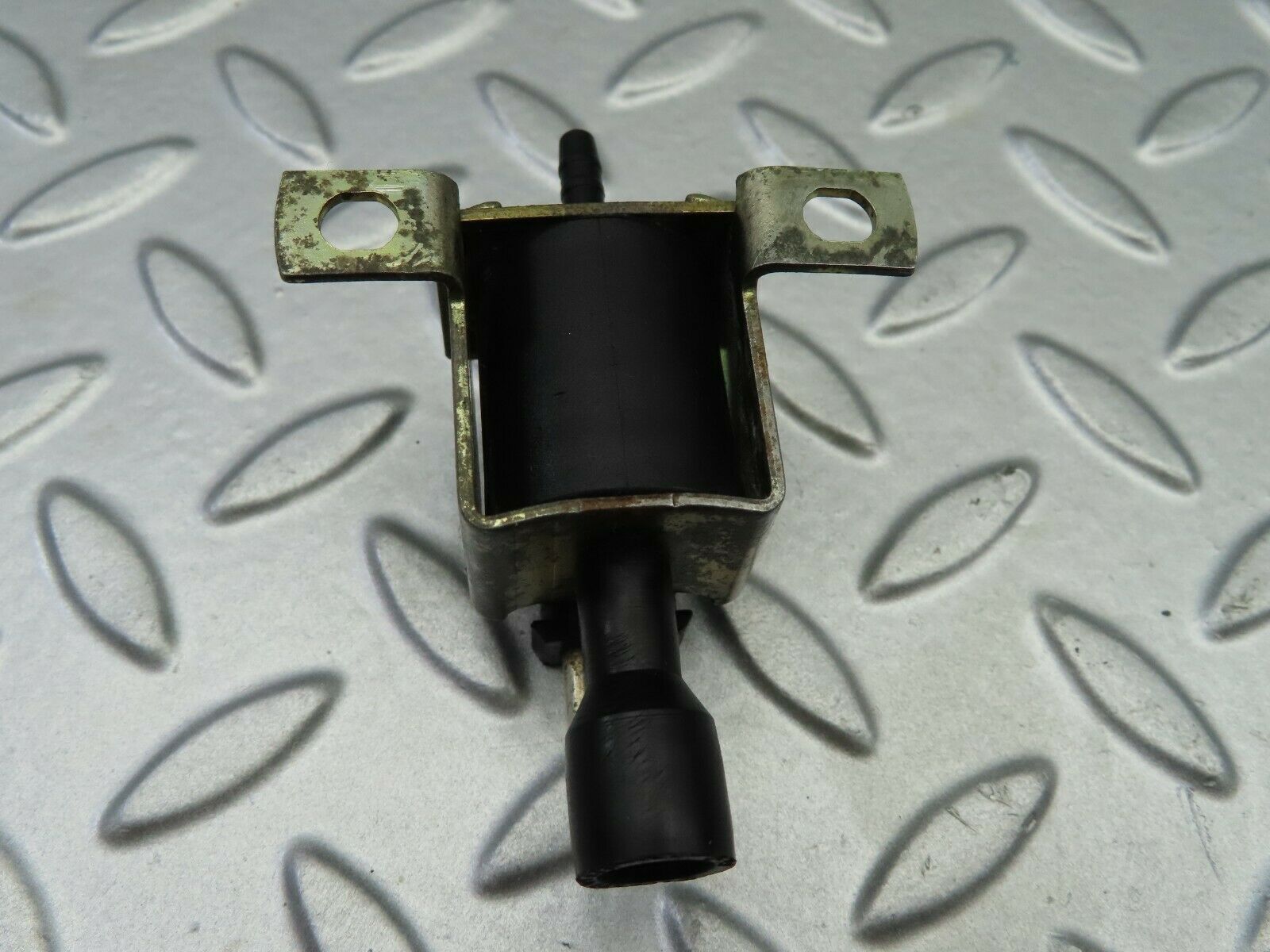 6711 Mercedes-Benz S124 E220 Wagon Vacuum Control Valve Pierburg 0015407097