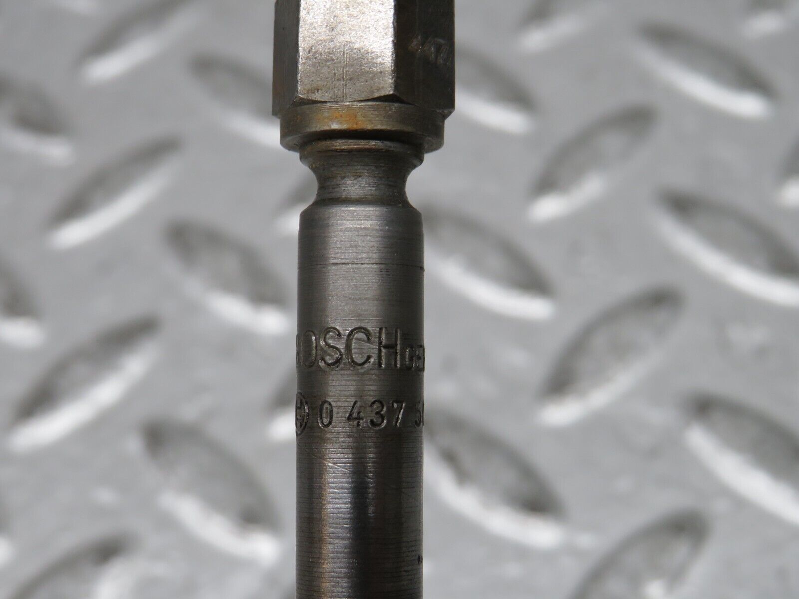 28661 Mercedes-Benz W123 230E Fuel Injector Bosch 0437502010