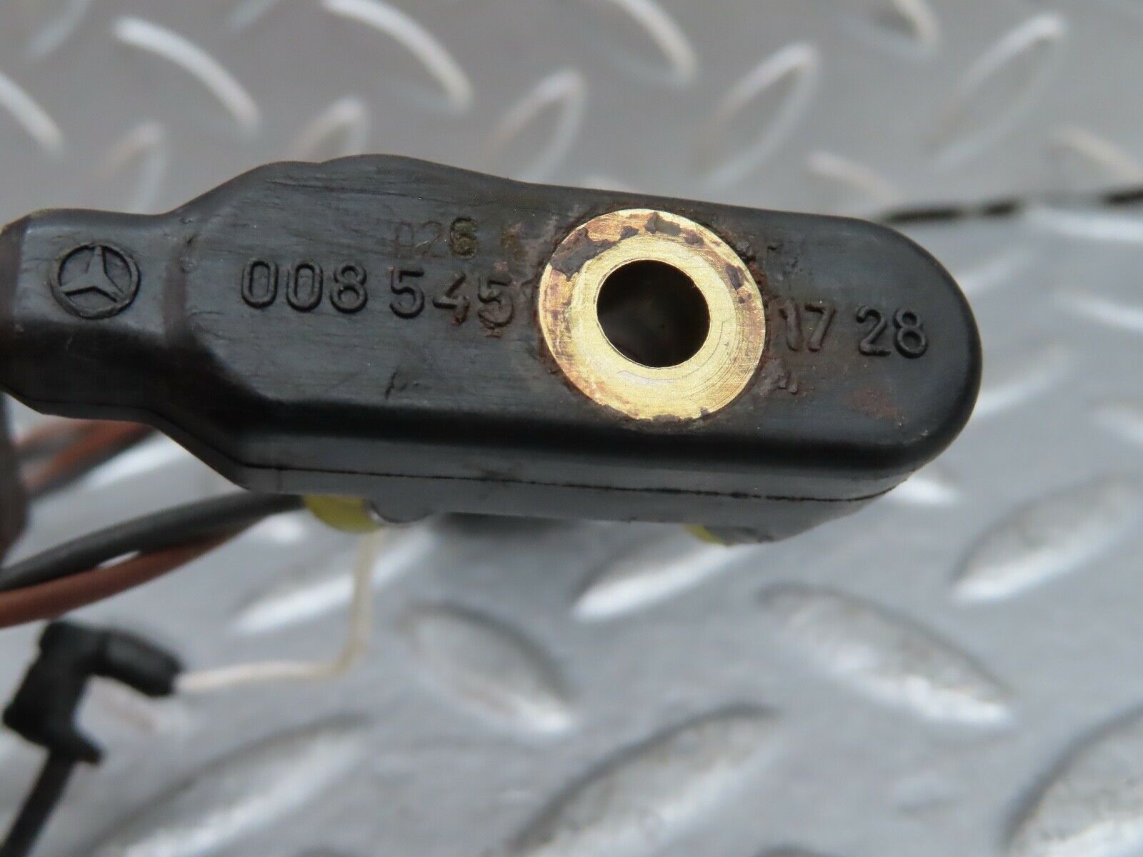 19270 Mercedes-Benz W123 300D Front Brake Pads Sensor Pair 0085451728