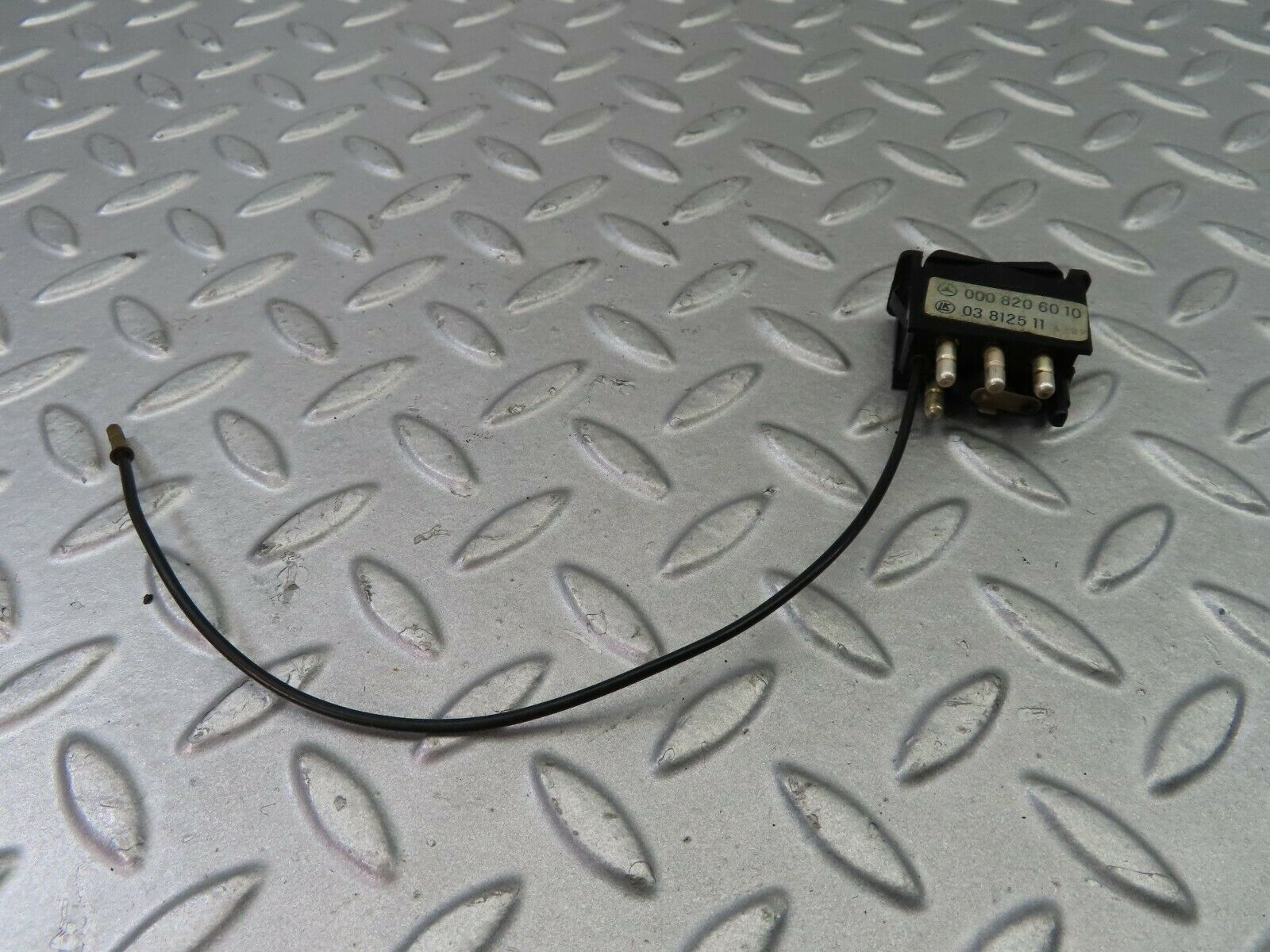 7474 Mercedes-Benz W116 450SE Rear Heated Window Switch 0008206010