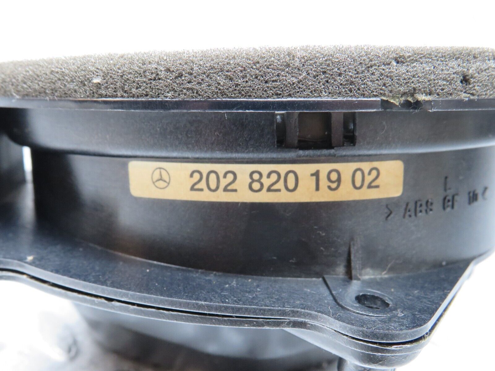33296 Mercedes-Benz W202 C180 Front Door Loudspeaker Left 2028201902