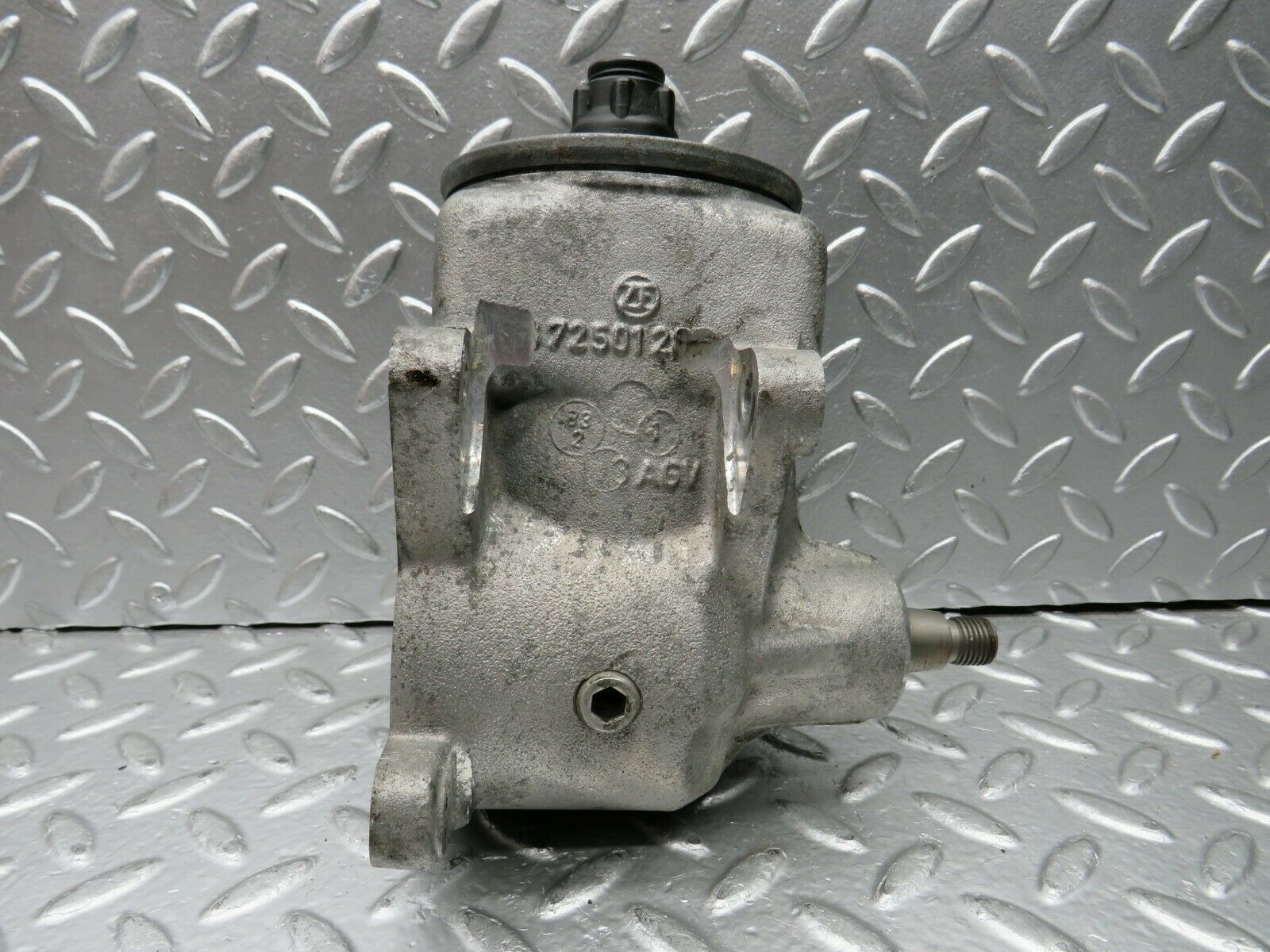 24116 Mercedes-Benz W123 280E Power Steering Pump 7672900448 1264601380