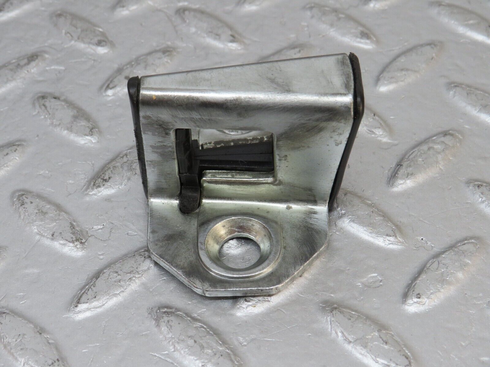 33372 Mercedes-Benz W202 C180 Door Lock Latch