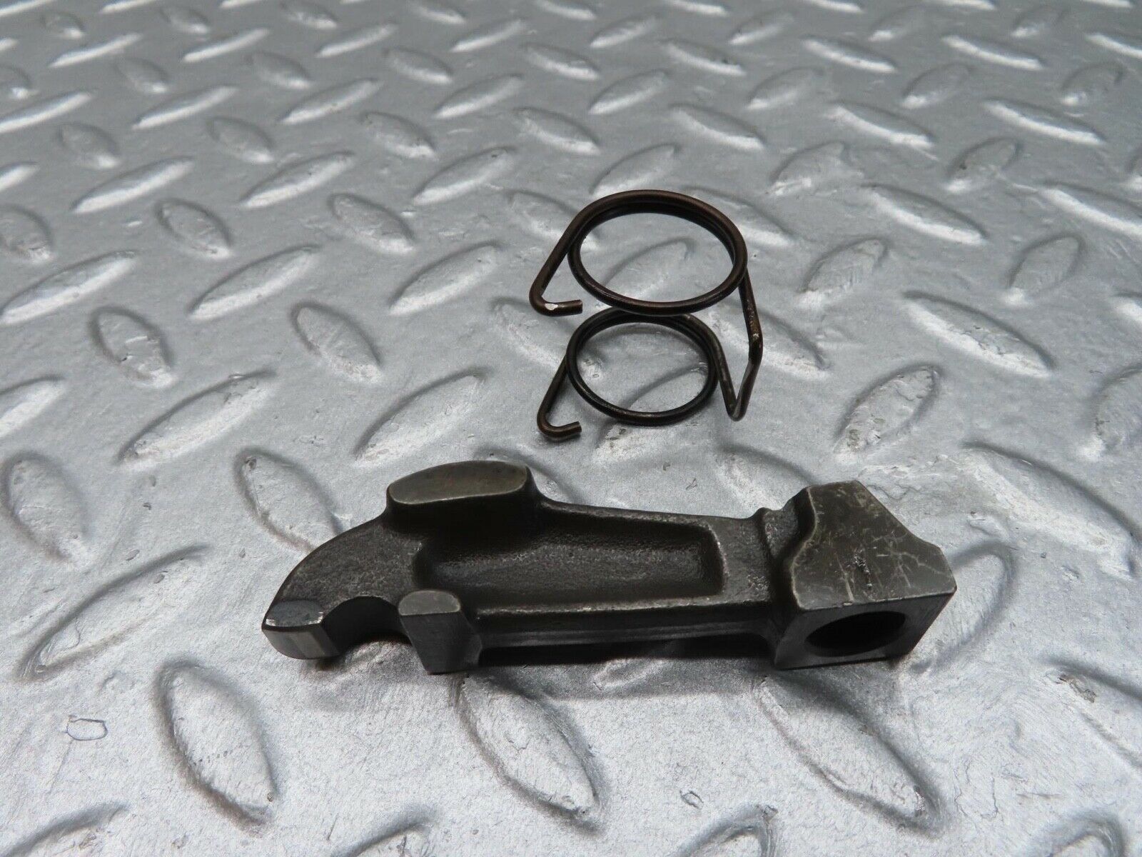 12871 Mercedes-Benz W111 220SE Valve Rocker Arm With Retaining Spring