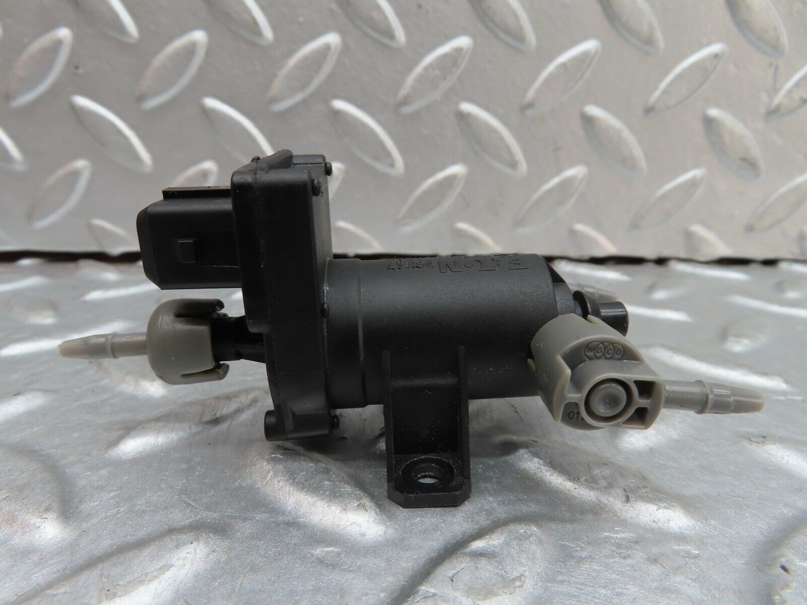 19371 Mercedes-Benz C140 CL420 Coupe Vacuum Pressure Valve 1408001378