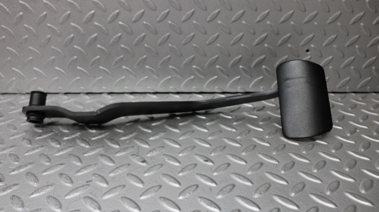 37200 Mercedes-Benz C126 420SEC Coupe Brake Pedal