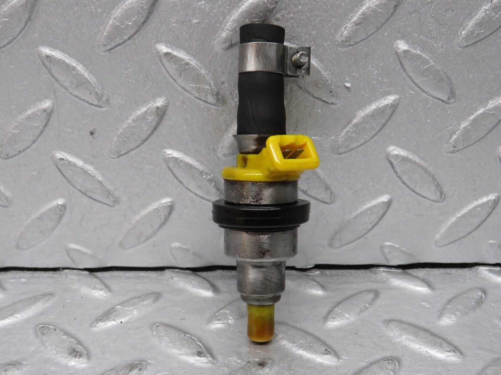 37572 Mercedes-Benz W109 300SEL Fuel Injector Bosch 0280150034