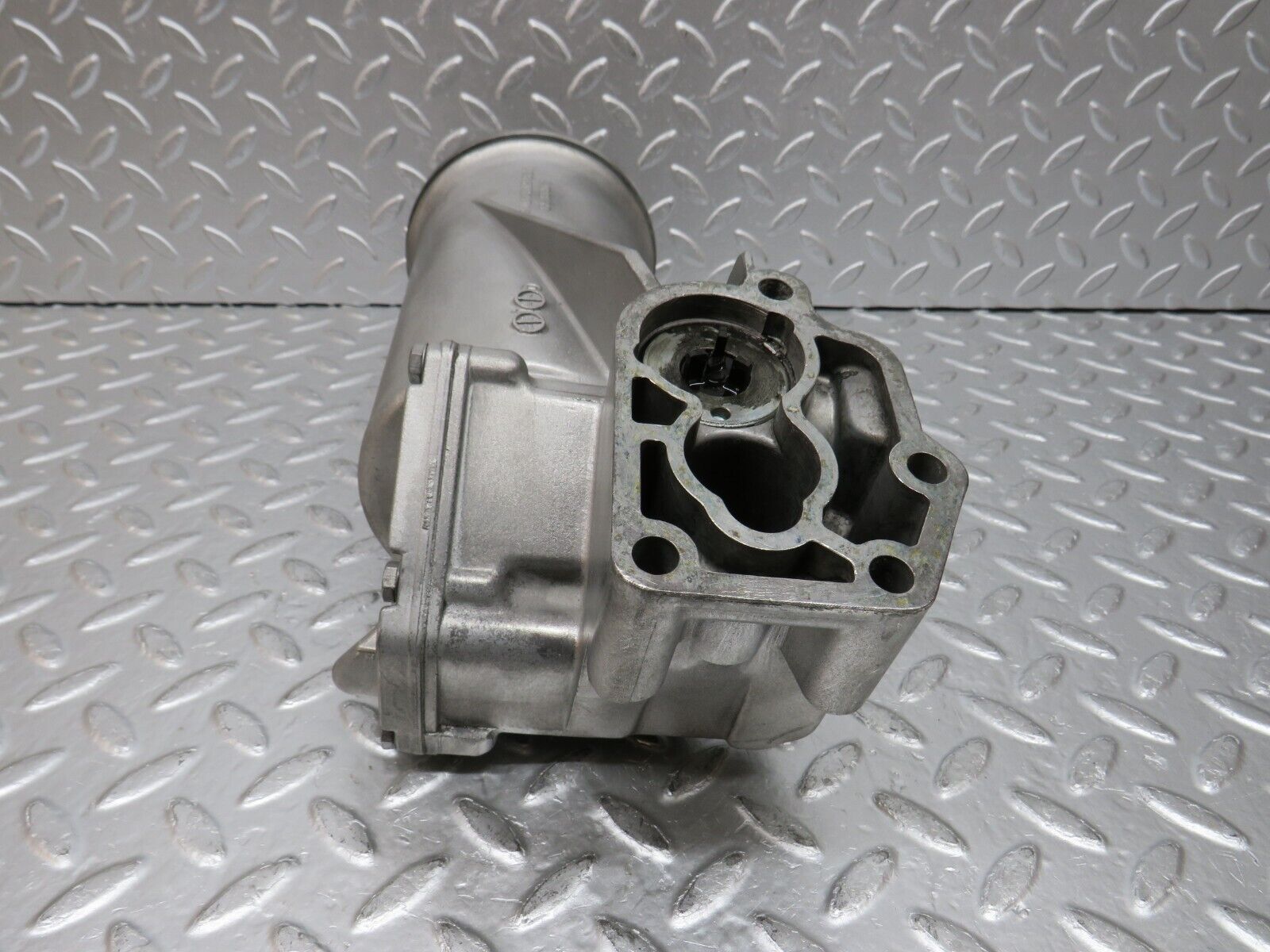 0874 Mercedes-Benz W123 240D Oil Filter Housing 6151800011