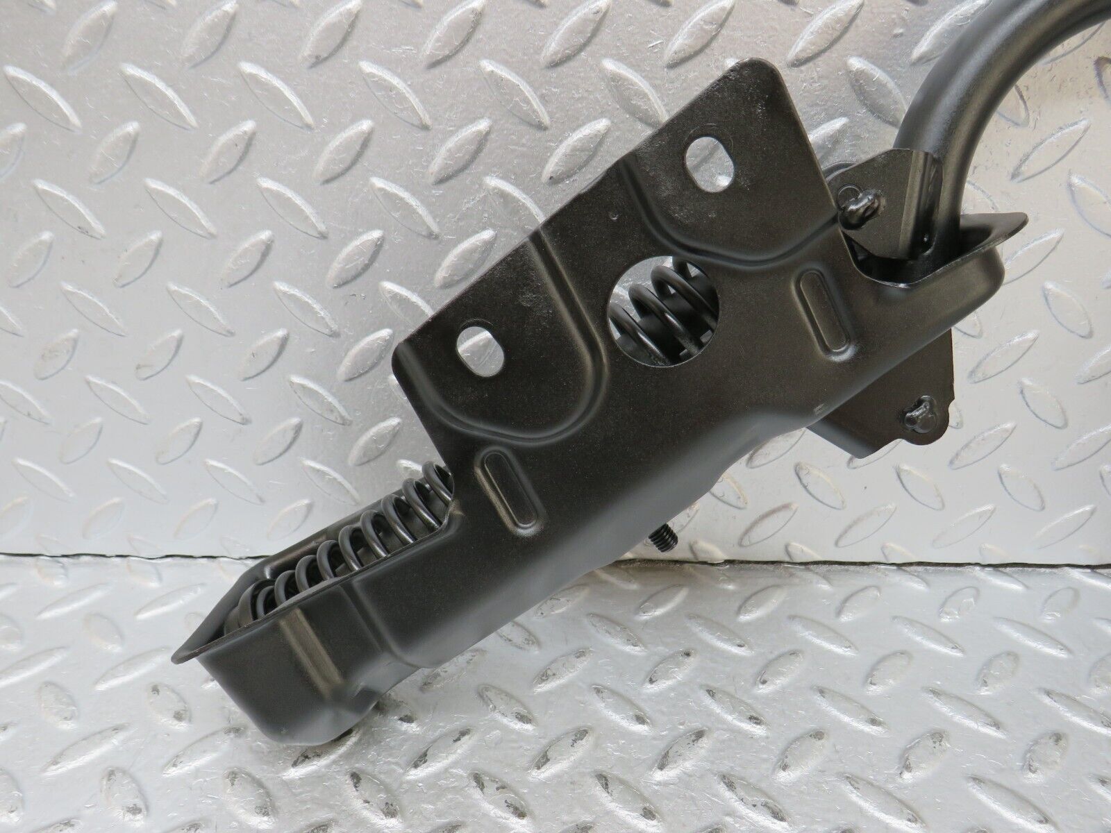 36369 Mercedes-Benz W126 420SE Trunk Lid Hinge Right Side