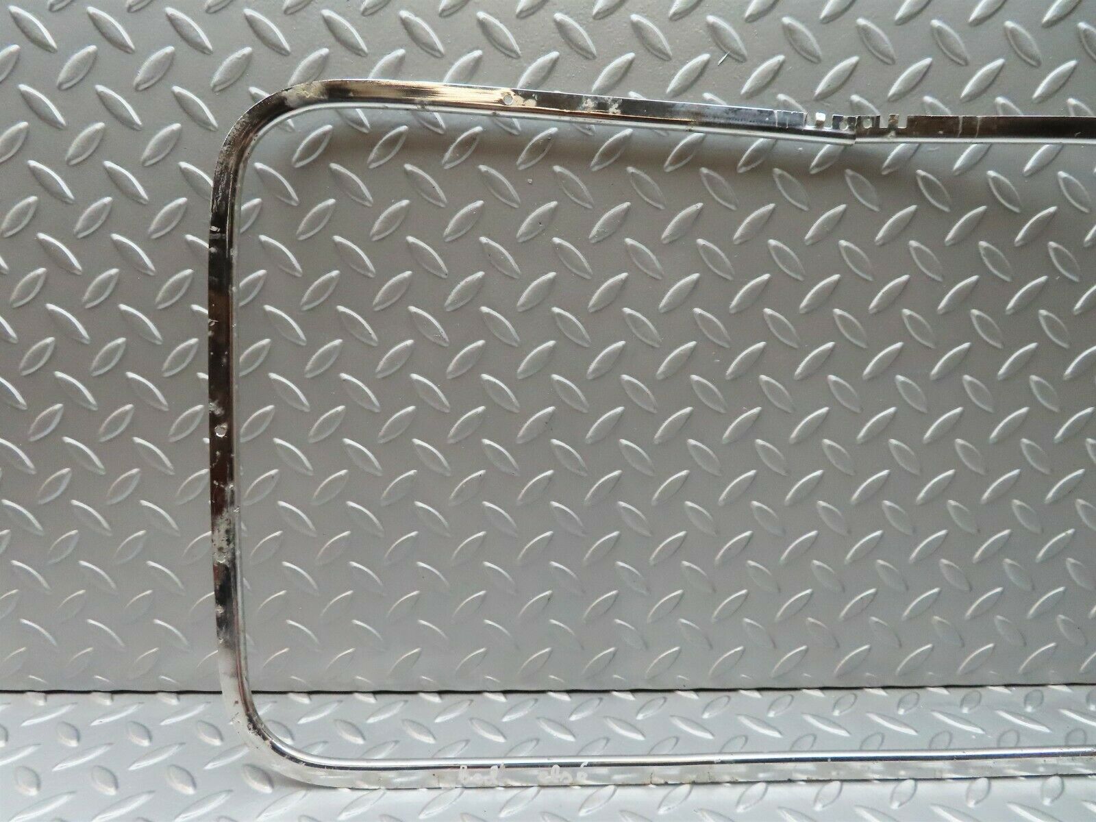 2049 Mercedes-Benz W105 219 PONTON Front Right Door Chrome Trim