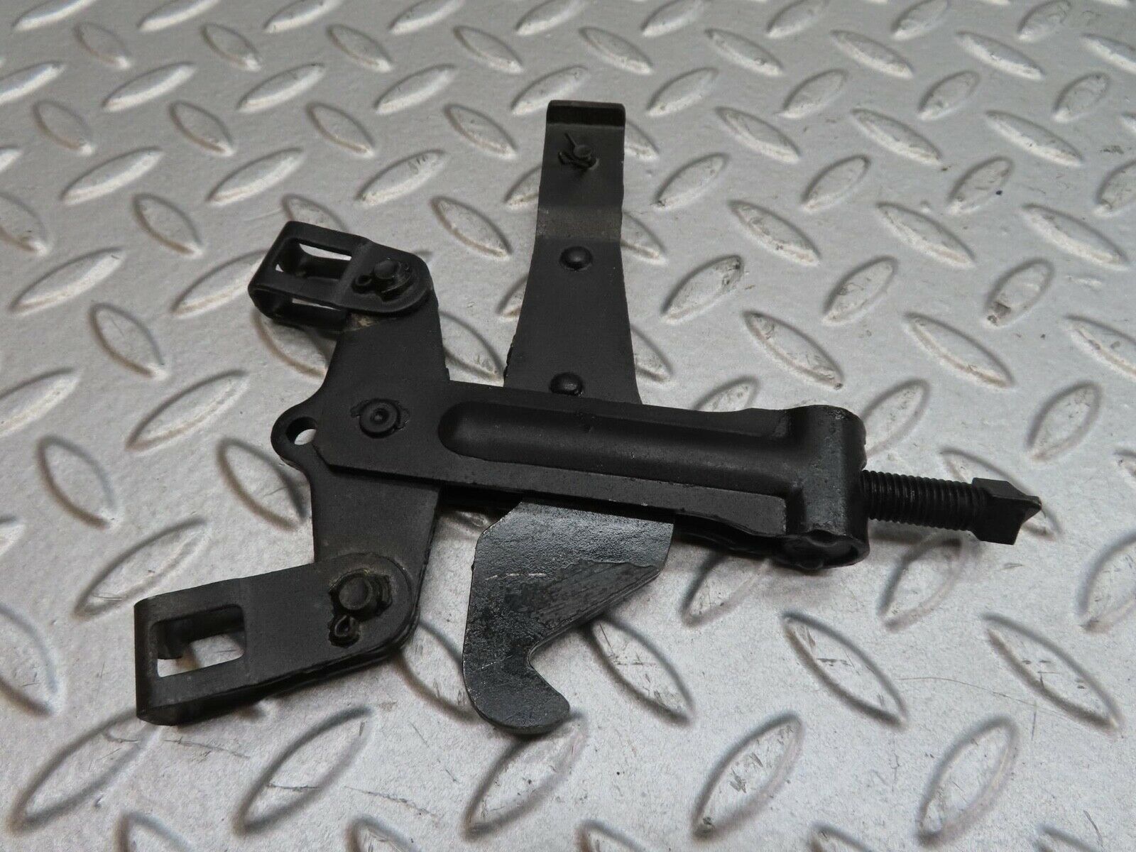 13883 Mercedes-Benz C107 280SLC Handbrake Adjusting Handbrake Regulator