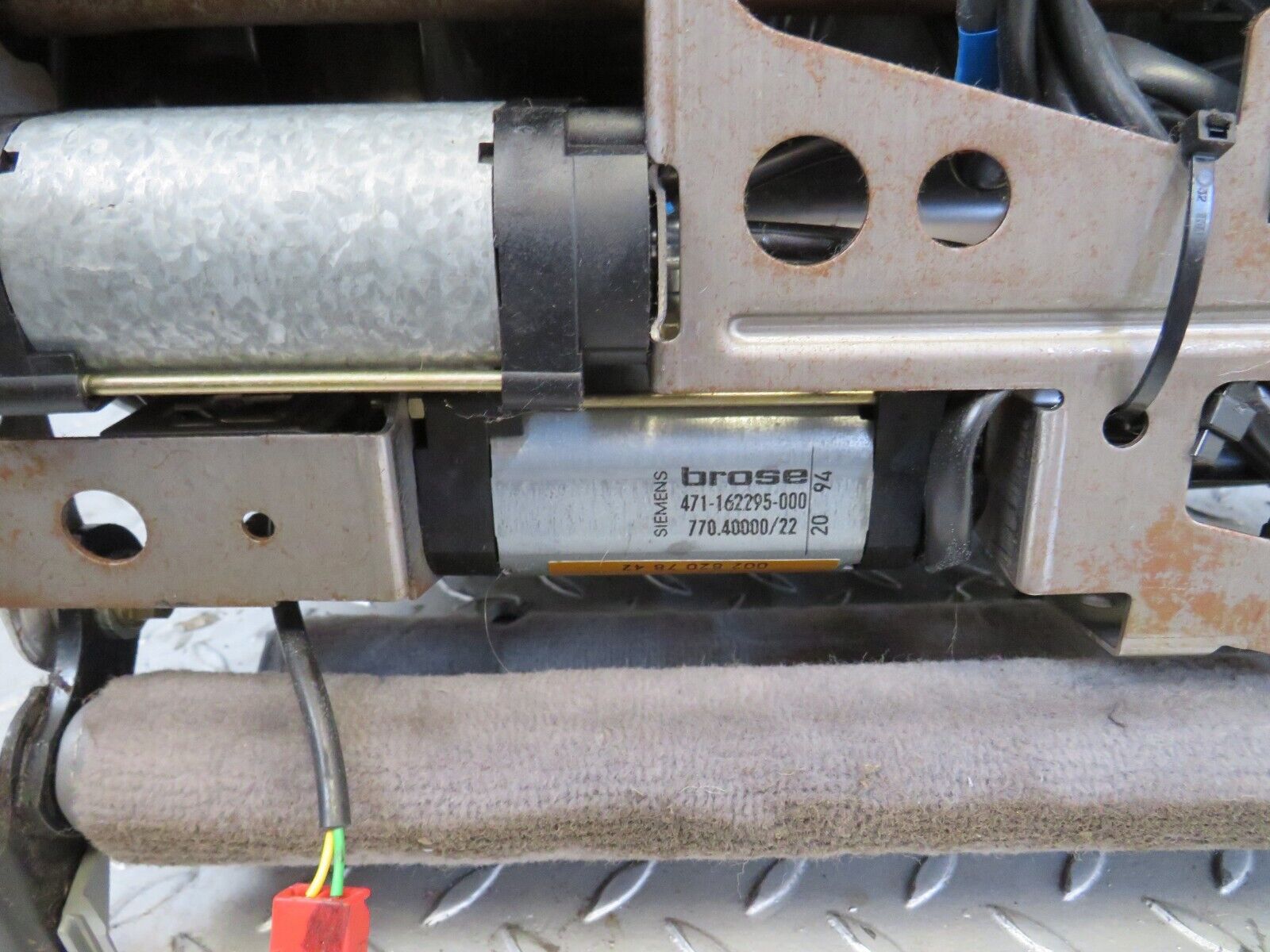 25697 Mercedes-Benz W124 280E Electric Front Right Seat Grey