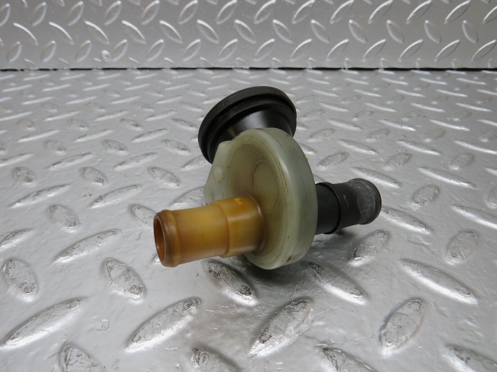 25196 Mercedes-Benz W201 190D Heater Control Valve