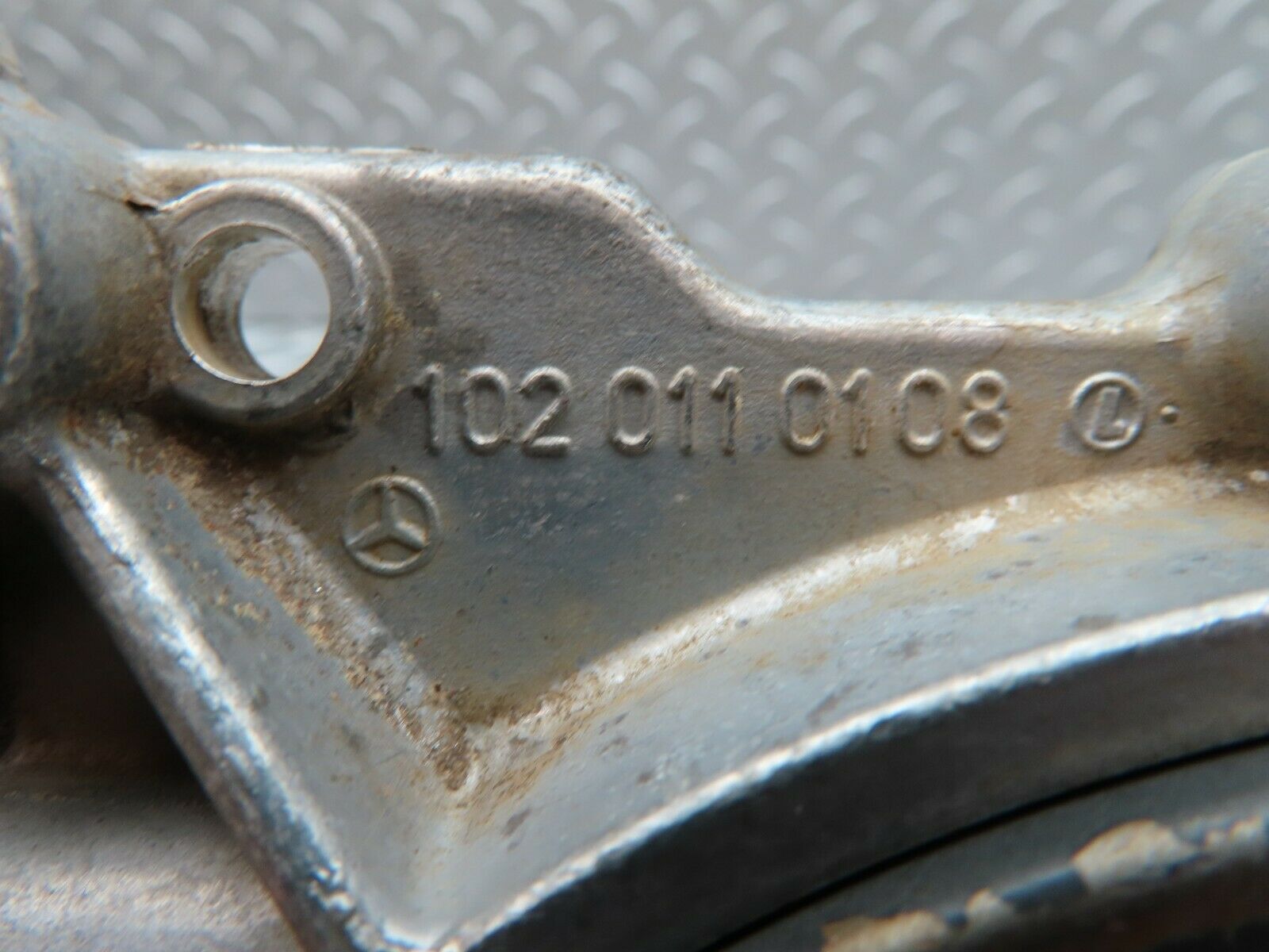 3792 Mercedes-Benz S123 200T Wagon Crankshaft Lid Cover Rear 1020110108