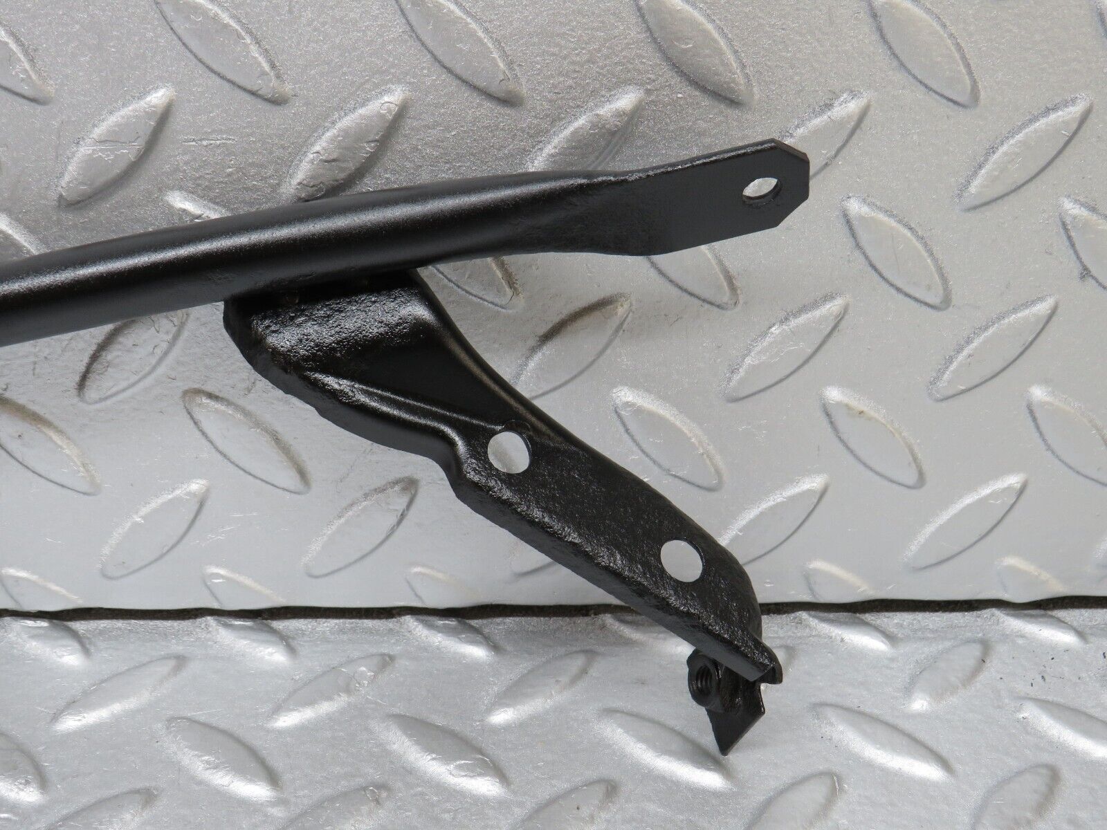 36776 Mercedes-Benz W201 190E 2.0L Horn Bracket Holder