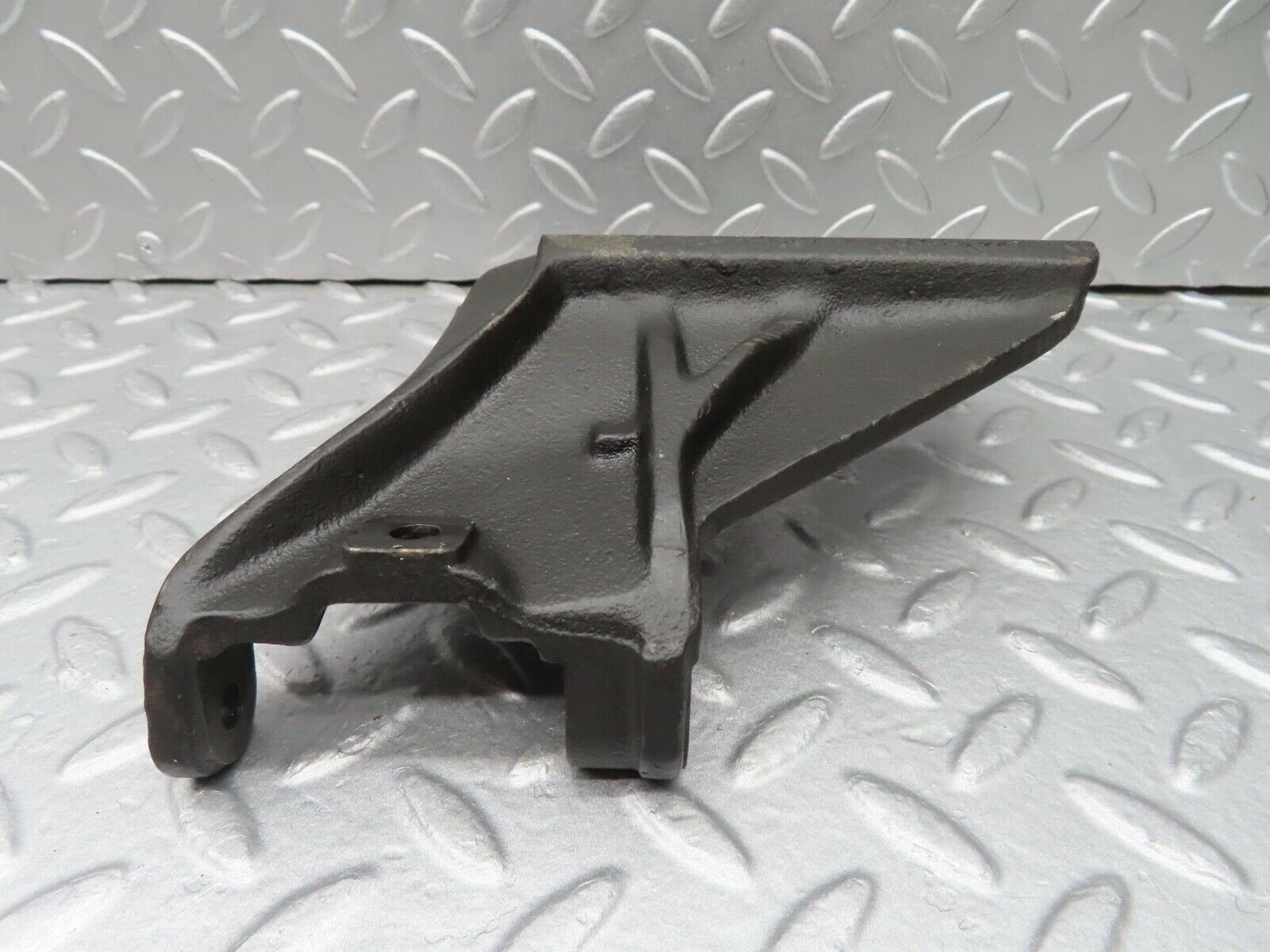 15960 Mercedes-Benz W123 280E Alternator Generator Bracket 1101550735