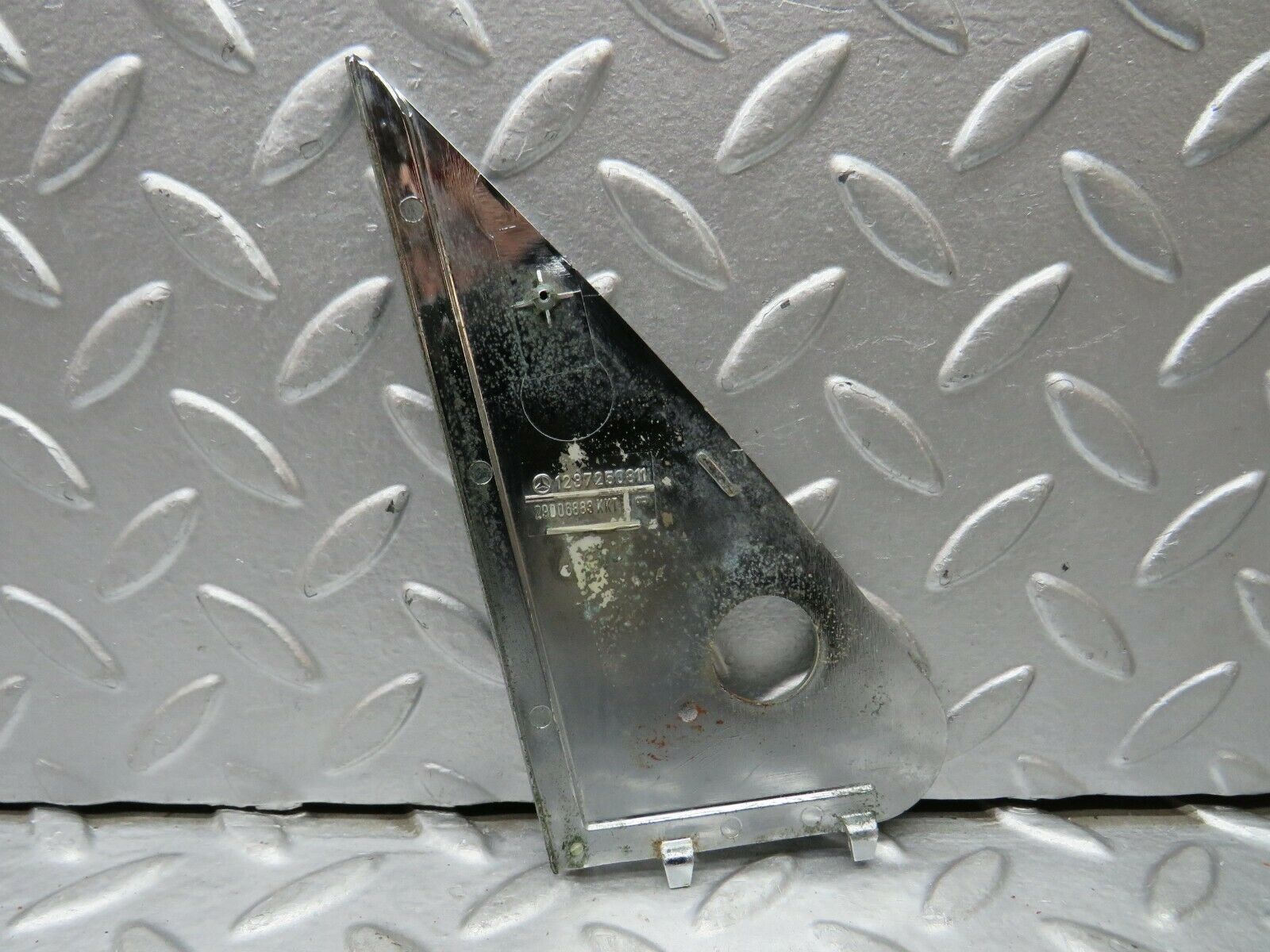 22084 Mercedes-Benz S123 280TE Wagon Mirror Triangle Cover Right 1237250811