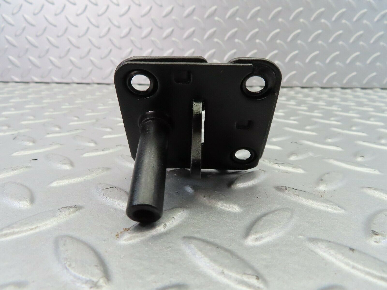 7574 Mercedes-Benz S123 230TE Wagon Bonnet Lock