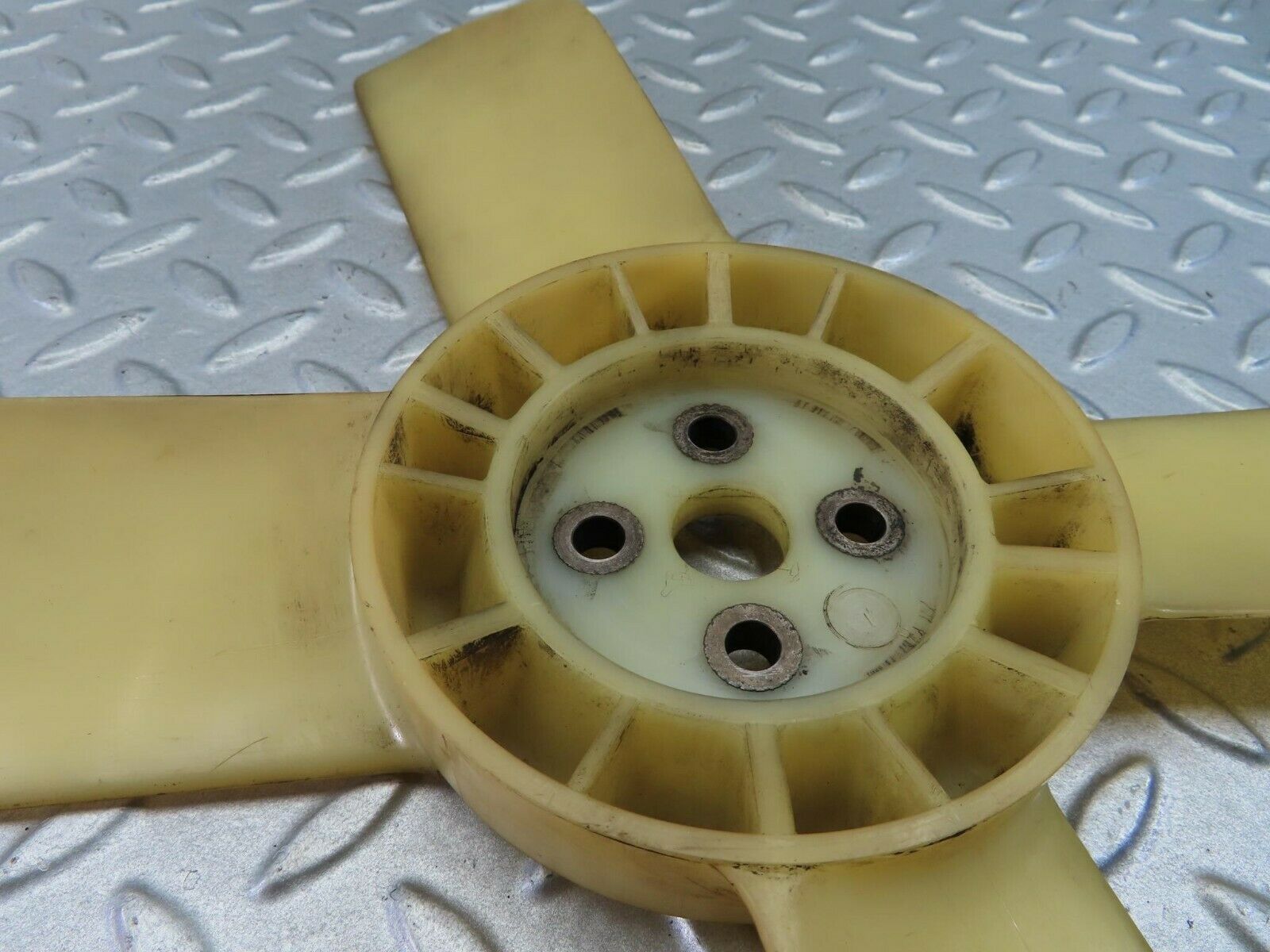 7972 Mercedes-Benz W115 220D Engine Cooling Fan 1082050906