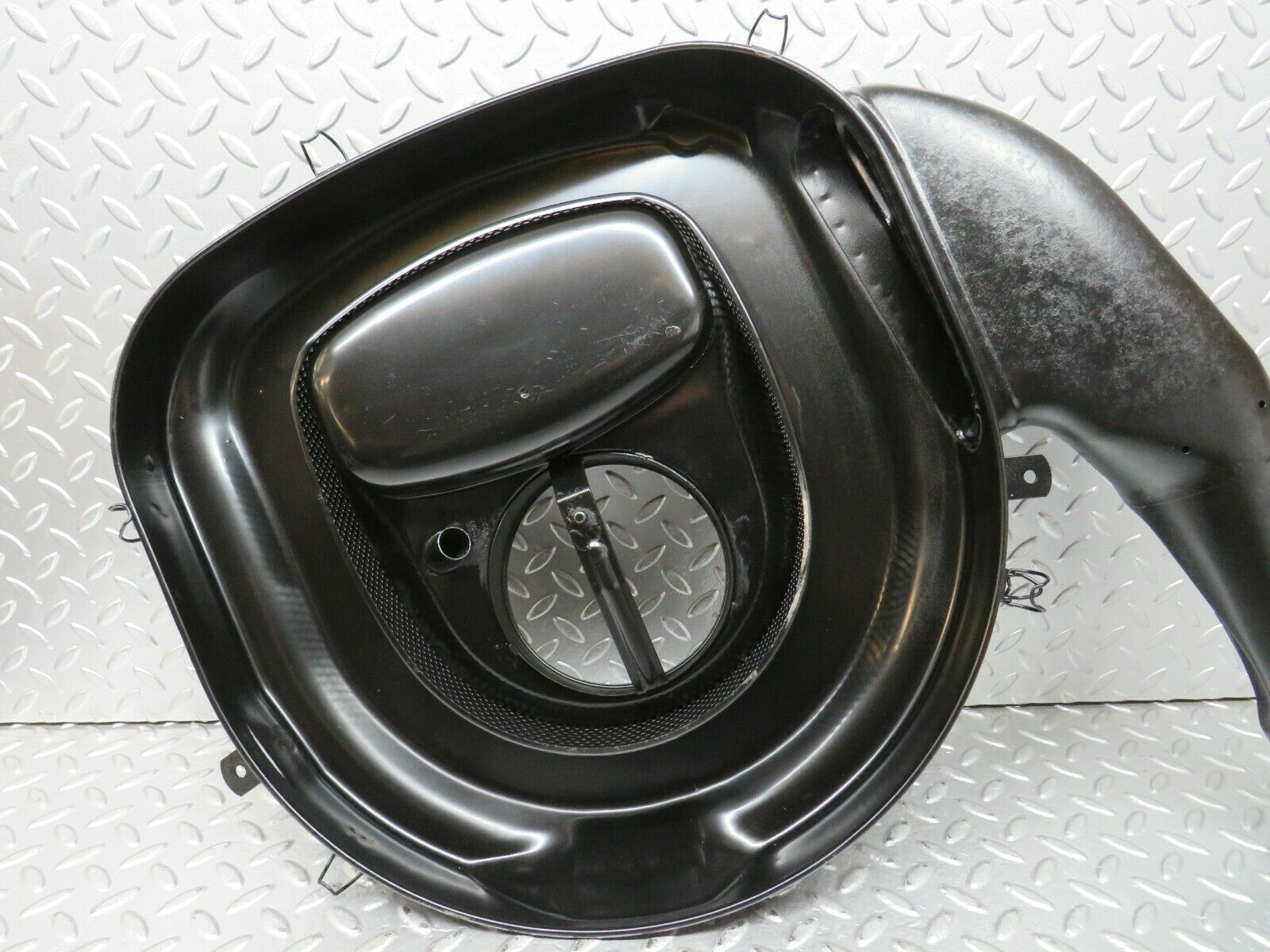 23686 Mercedes-Benz W116 350SE Air Filter Box Housing 0080948902