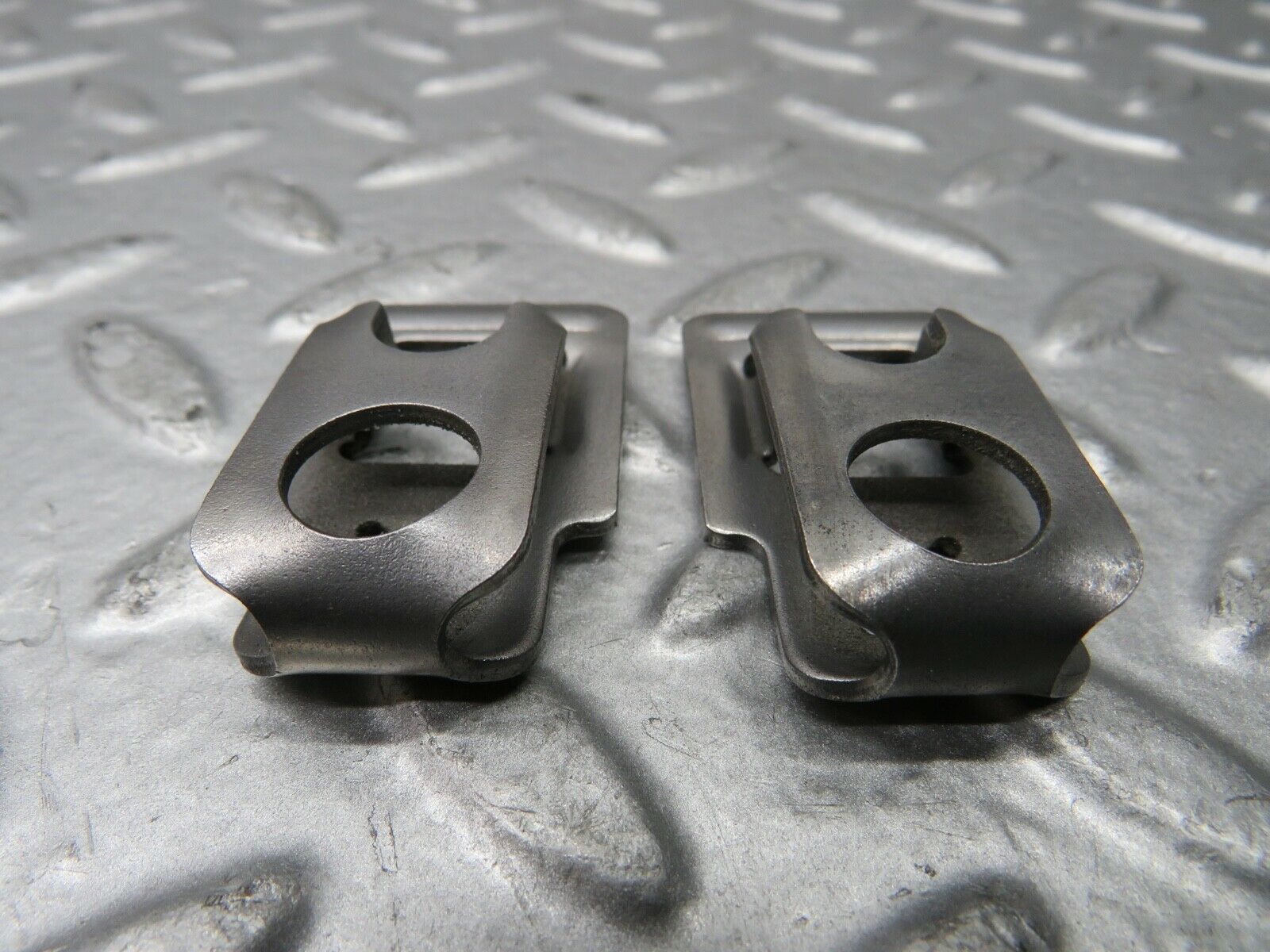 21801 Mercedes-Benz W126 300SE Fuel Injector Bracket 2 pcs