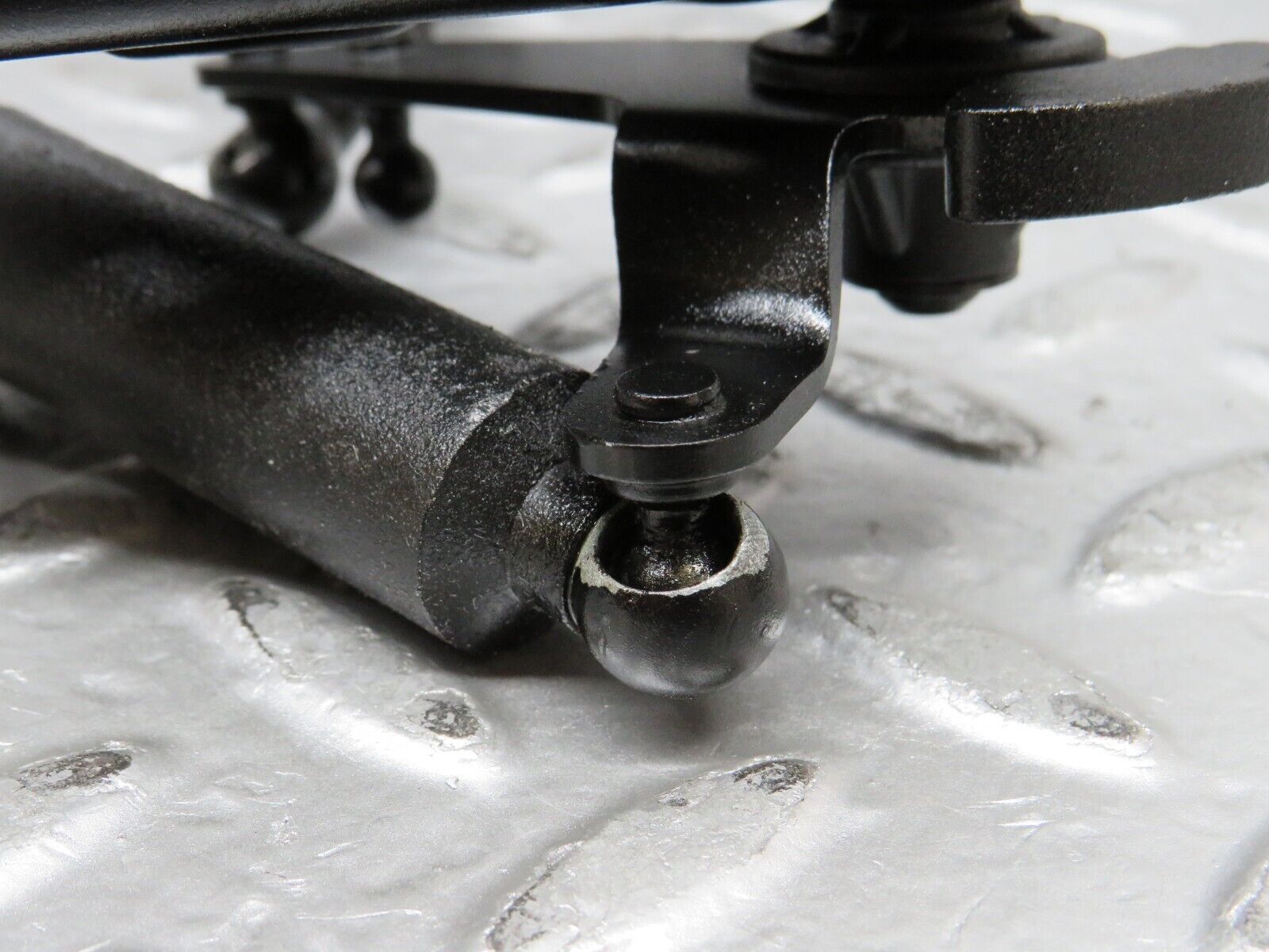 26985 Mercedes-Benz W123 240D Throttle Linkage