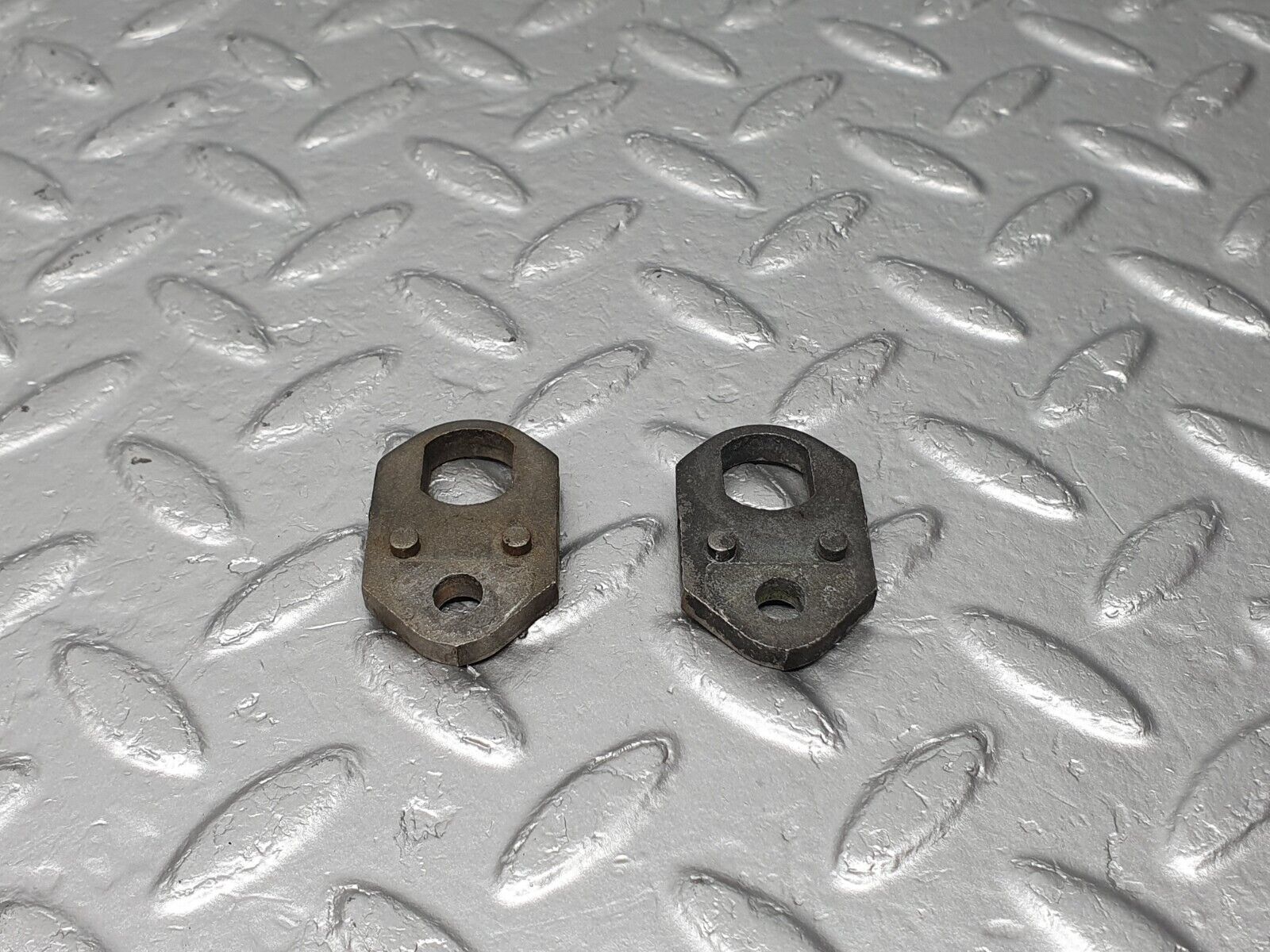 41362 Mercedes-Benz W116 350SE Fuel Injector Bracket Holder 2X