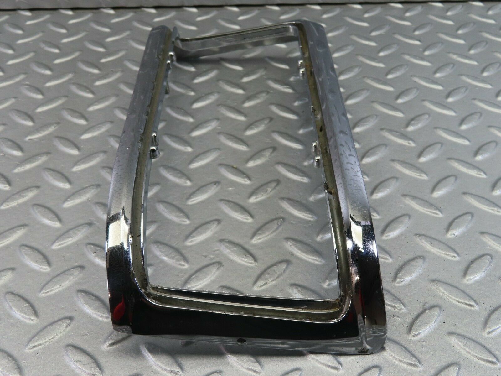 8836 Mercedes-Benz W115 Tail Light Chrome Frame Left