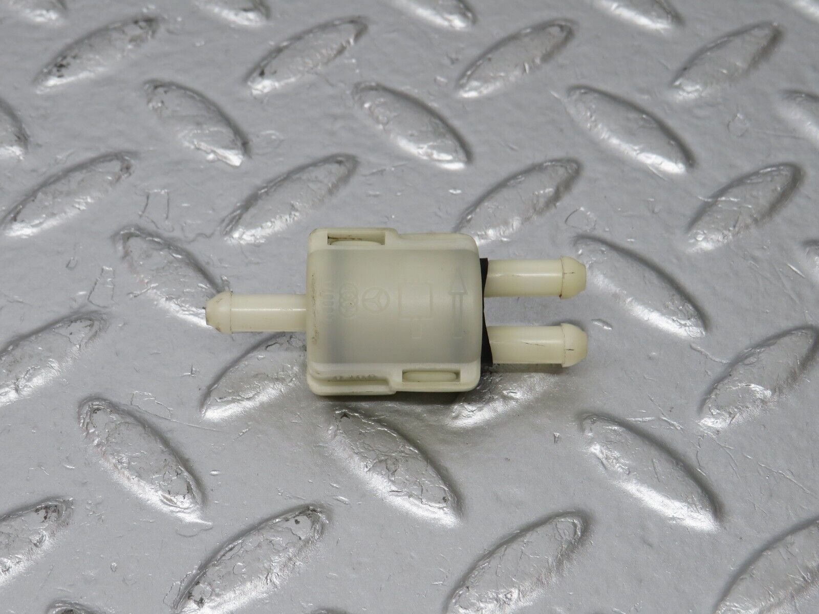 33825 Mercedes-Benz W201 190E 2.0L Windscreen Washer Fluid Distributor