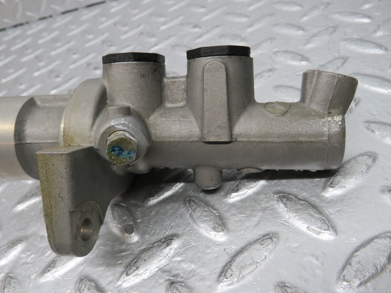 31744 Mercedes-Benz W201 190LE 1.8L Brake Master Cylinder