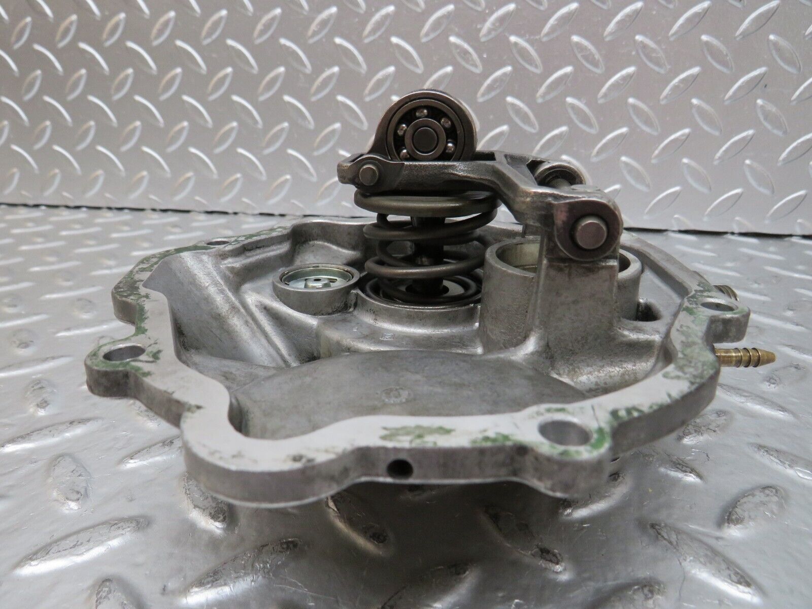 25361 Mercedes-Benz W201 190D Vacuum Pump Pierburg 0002302865