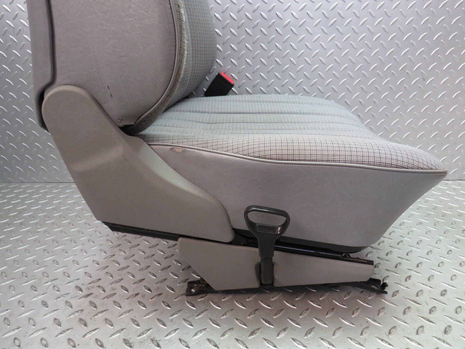 33706 Mercedes-Benz W201 190E 2.0L Front Right Driver Seat