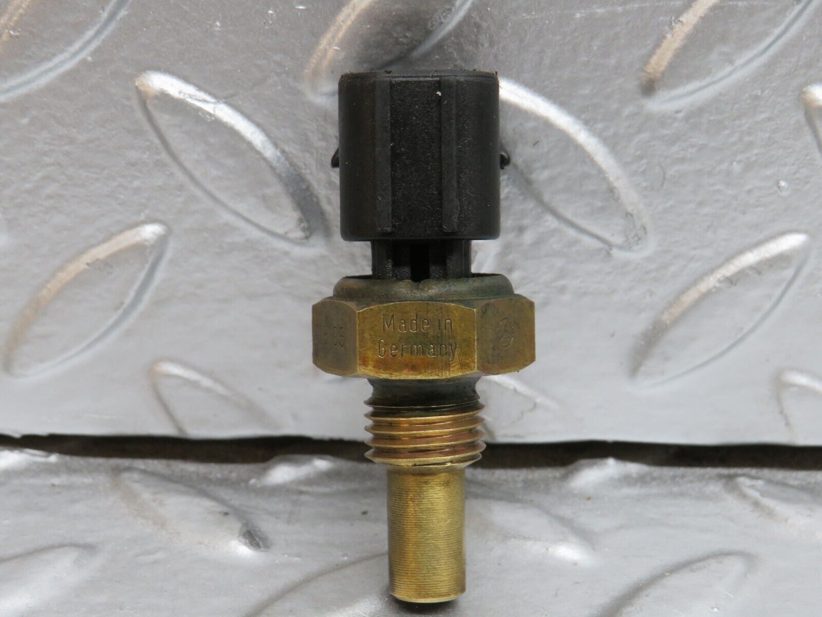 29175 Mercedes-Benz C124 320CE Coolant Temperature Sensor 0115425117