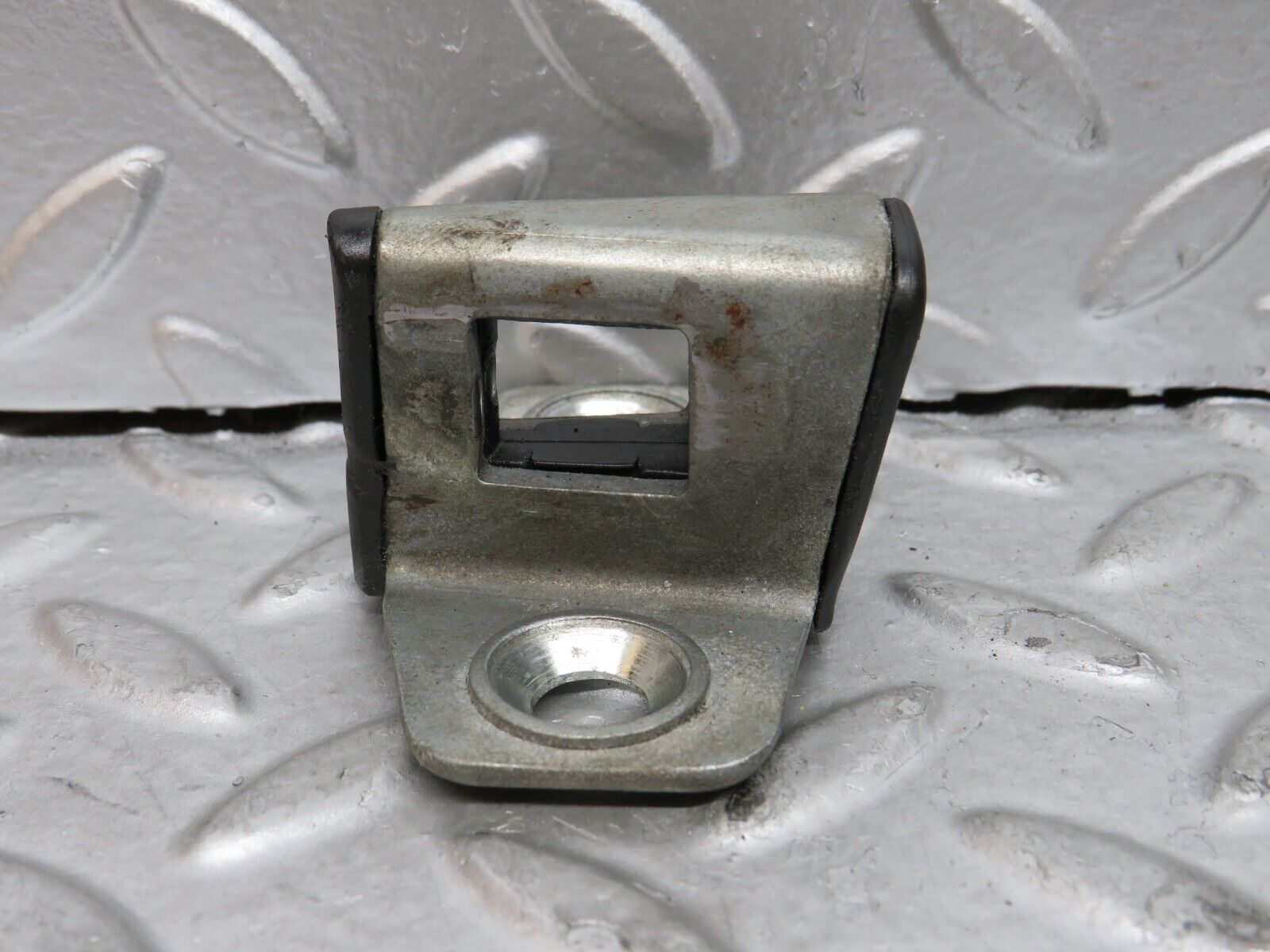 29123 Mercedes-Benz C124 320CE Coupe Door Lock Latch