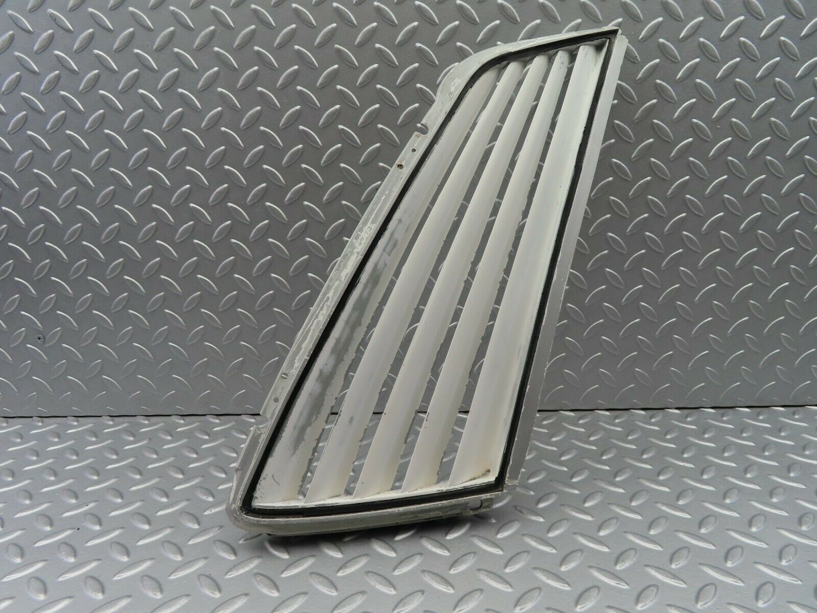 6917 Mercedes-Benz C107 350SLC Coupe Side Window Louvre Rear Right