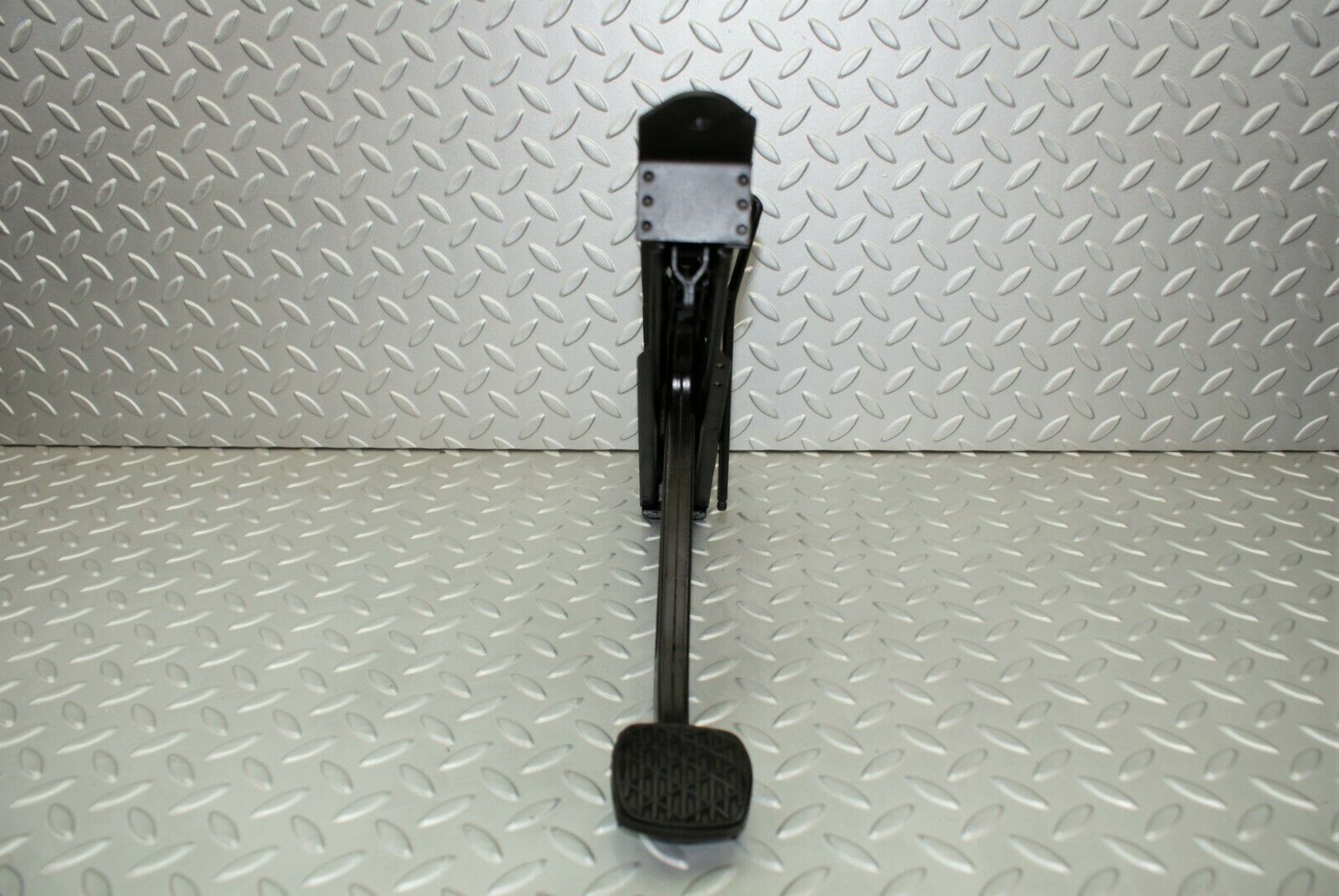 3167 Mercedes-Benz W115 220D Parking Brake Pedal Mechanism